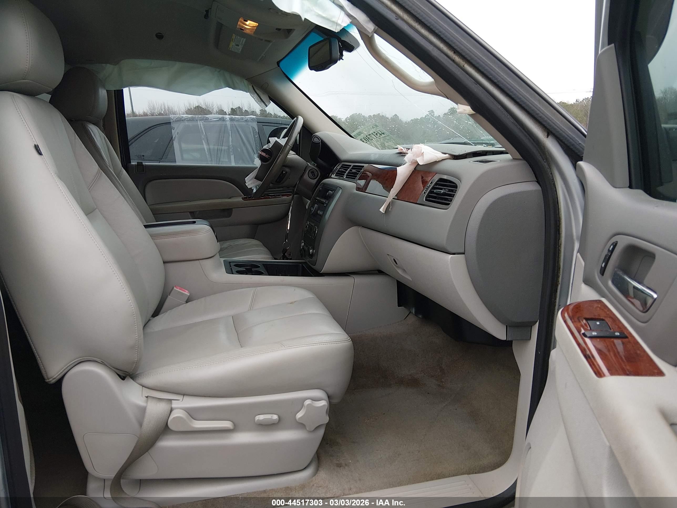 GMC YUKON image 5