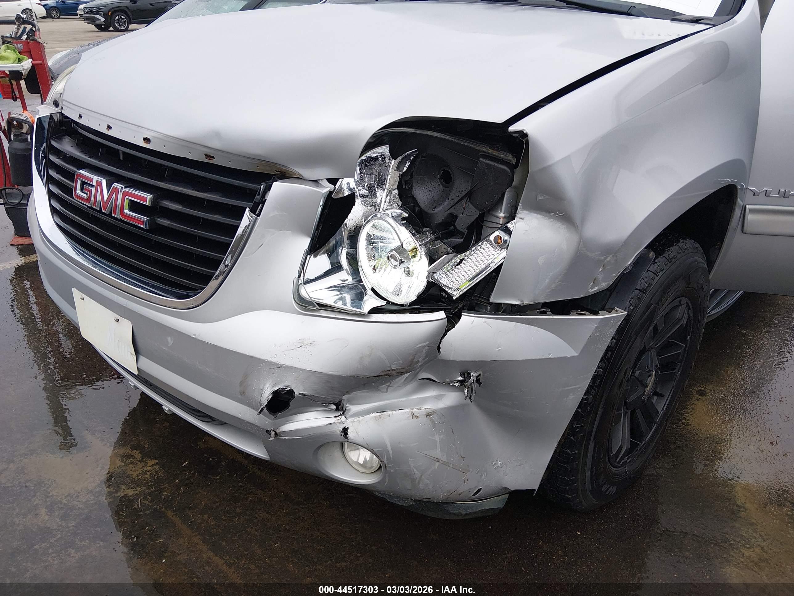 GMC YUKON image 6