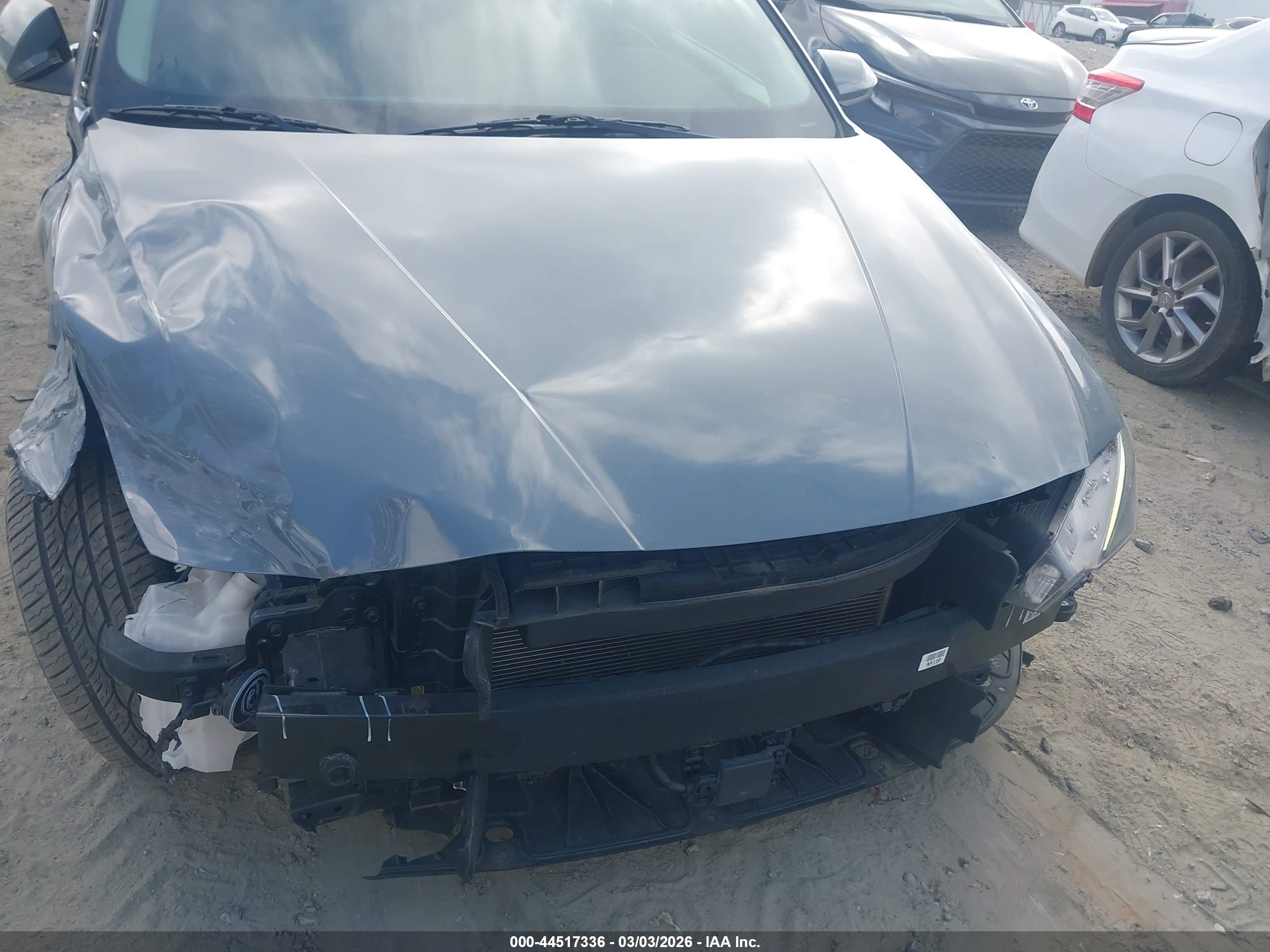 HYUNDAI ELANTRA image 6