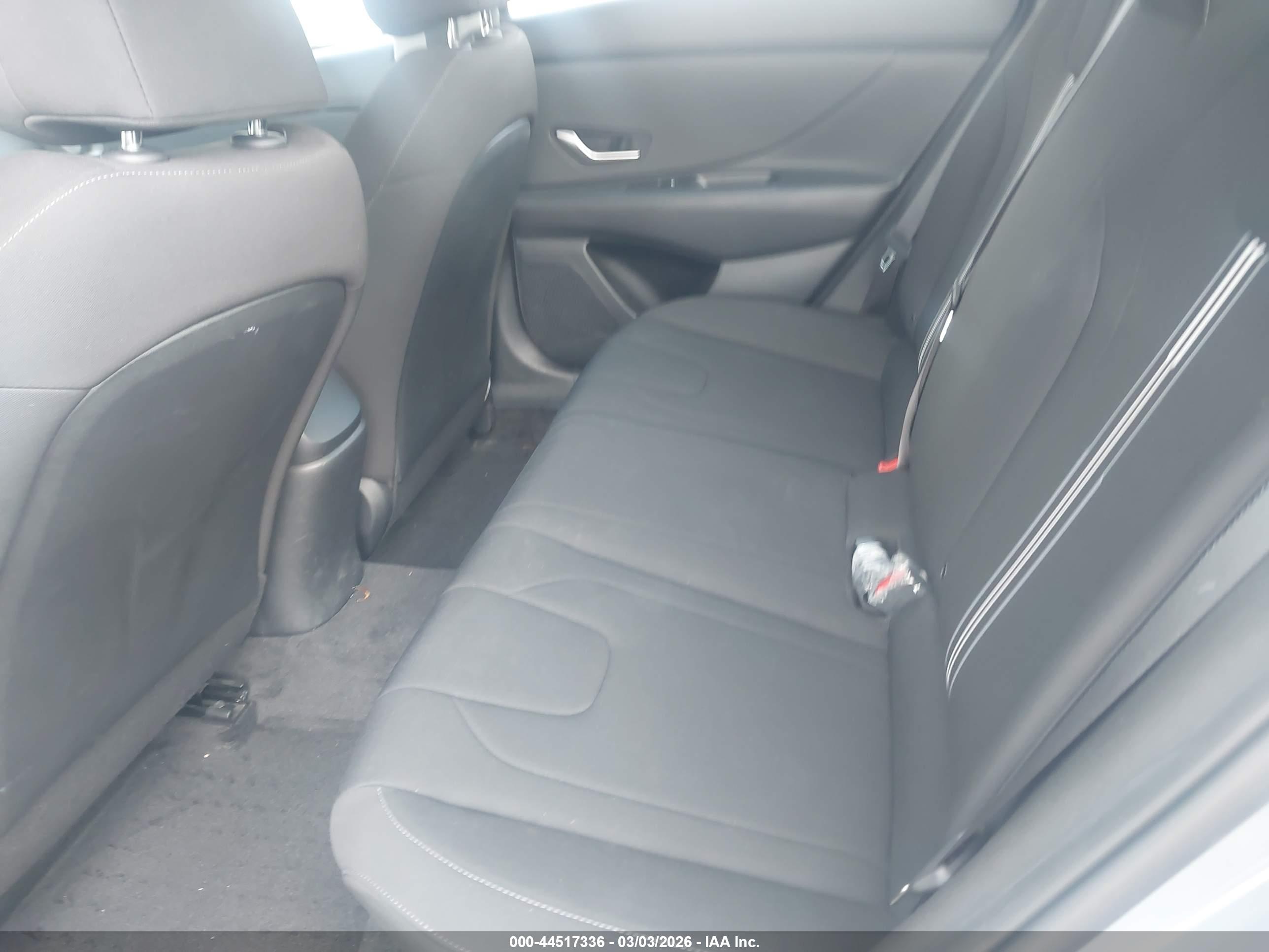 HYUNDAI ELANTRA image 8
