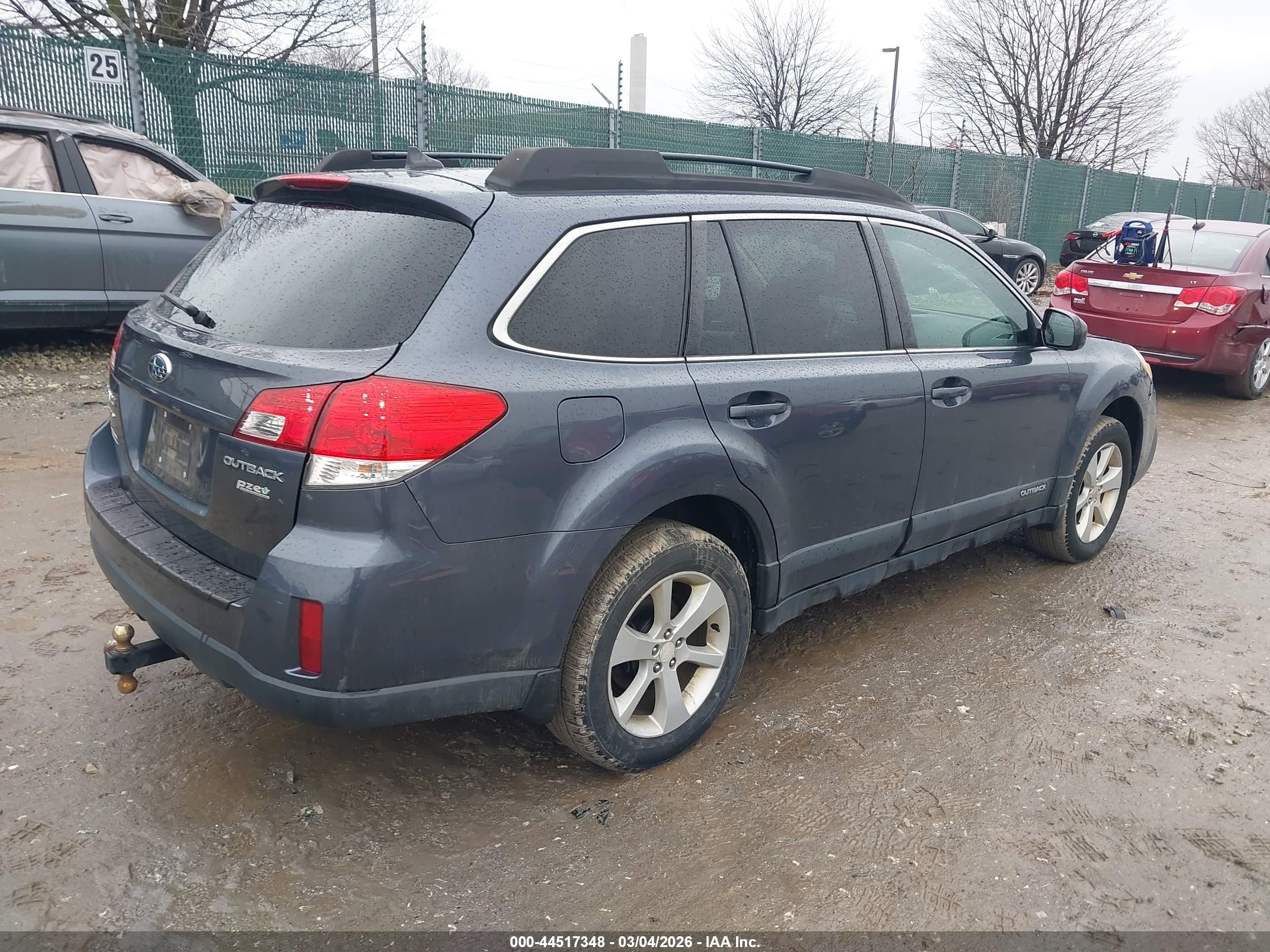 SUBARU OUTBACK image 4