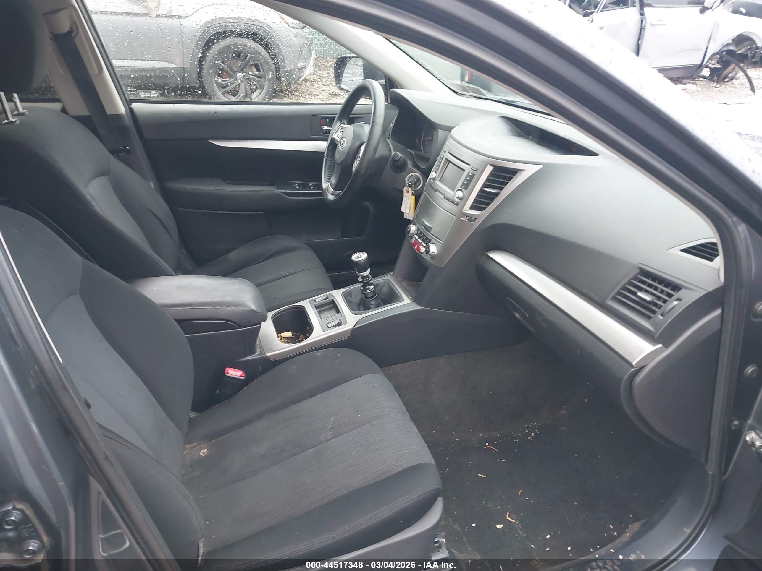 SUBARU OUTBACK image 5