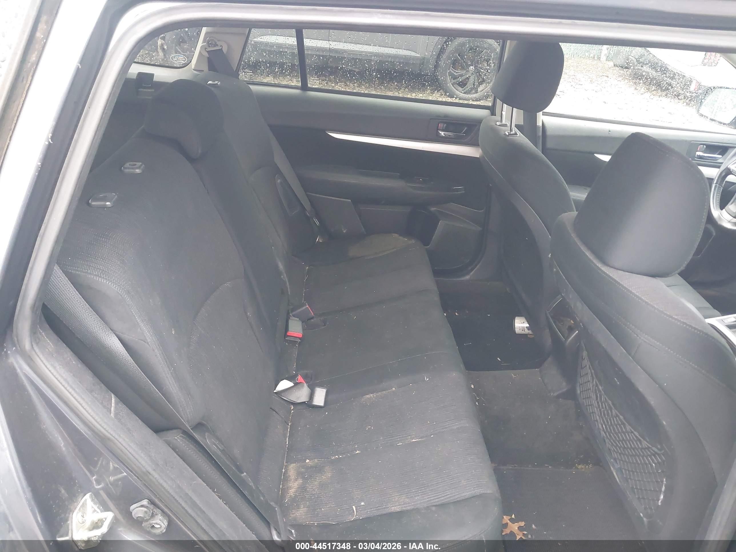 SUBARU OUTBACK image 8