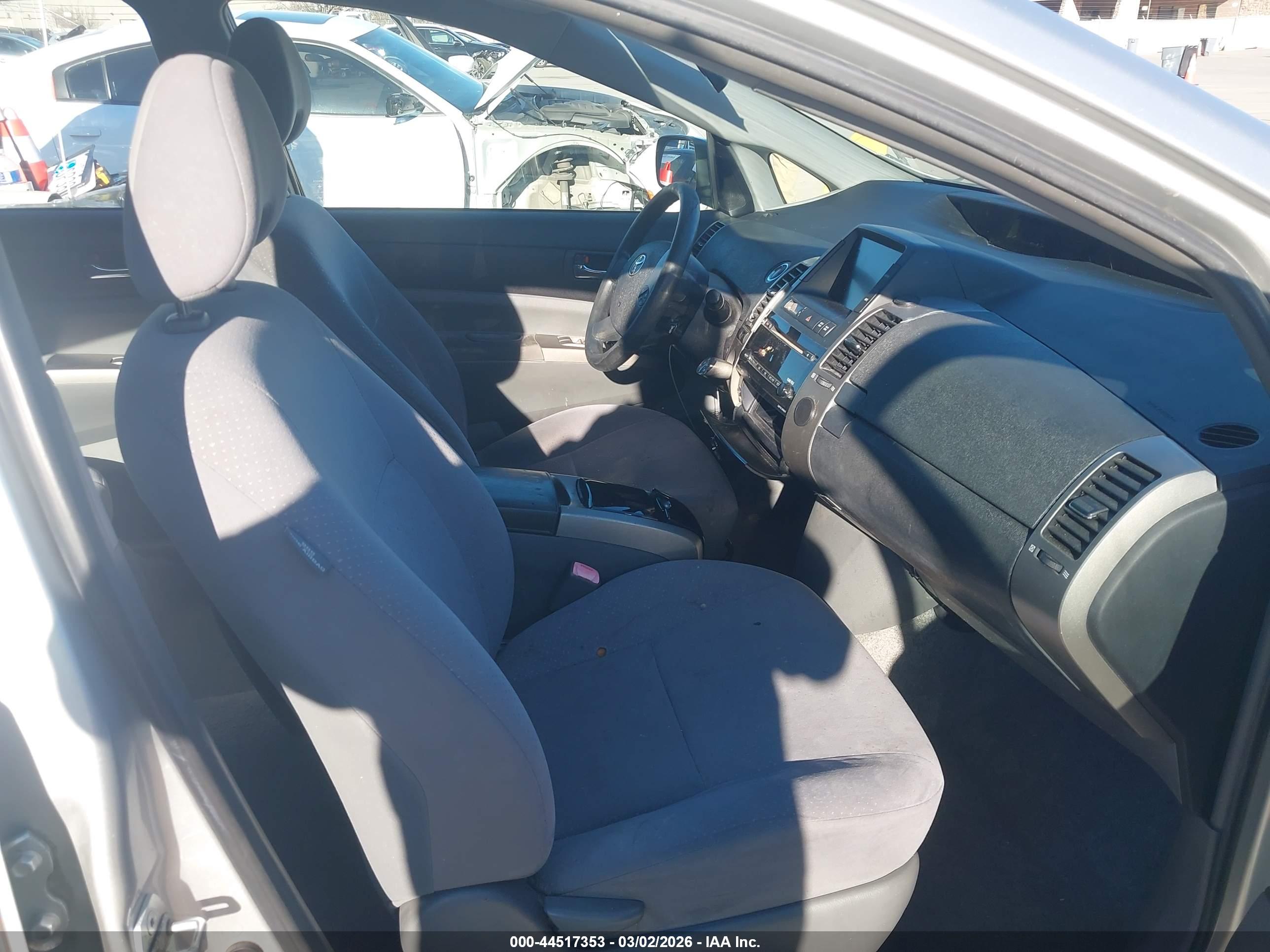 TOYOTA PRIUS image 5