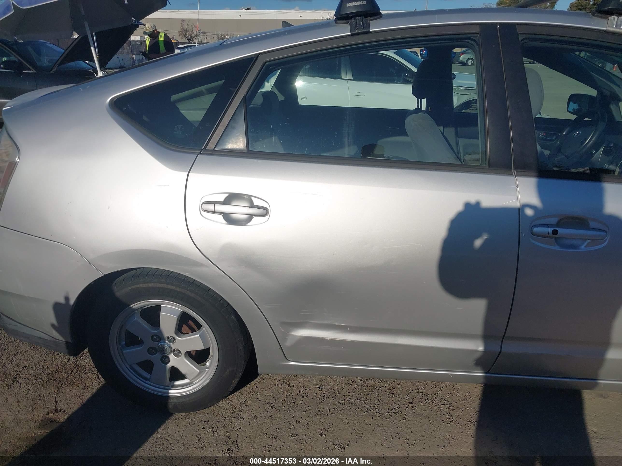 TOYOTA PRIUS image 6