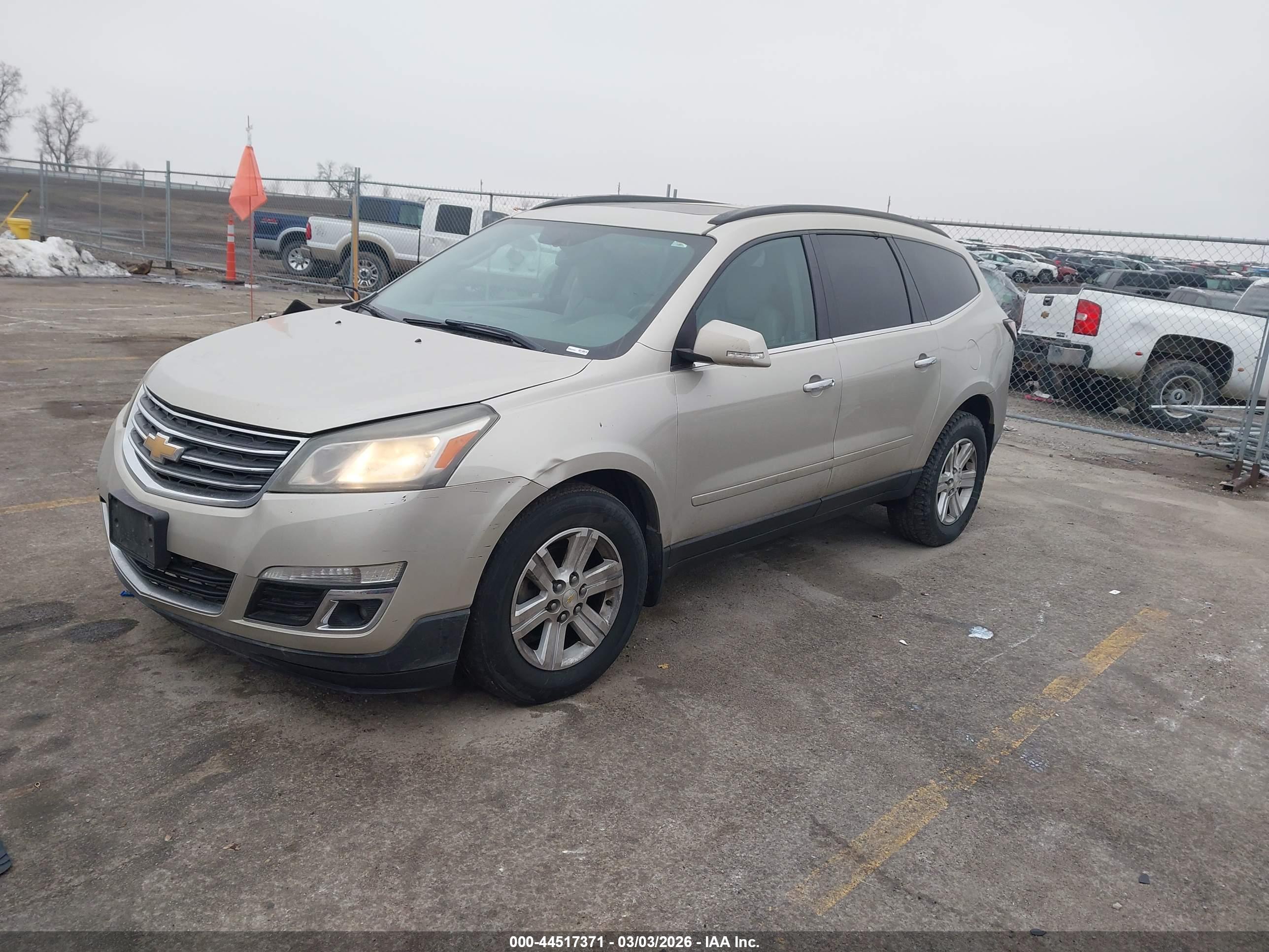 CHEVROLET TRAVERSE image 2
