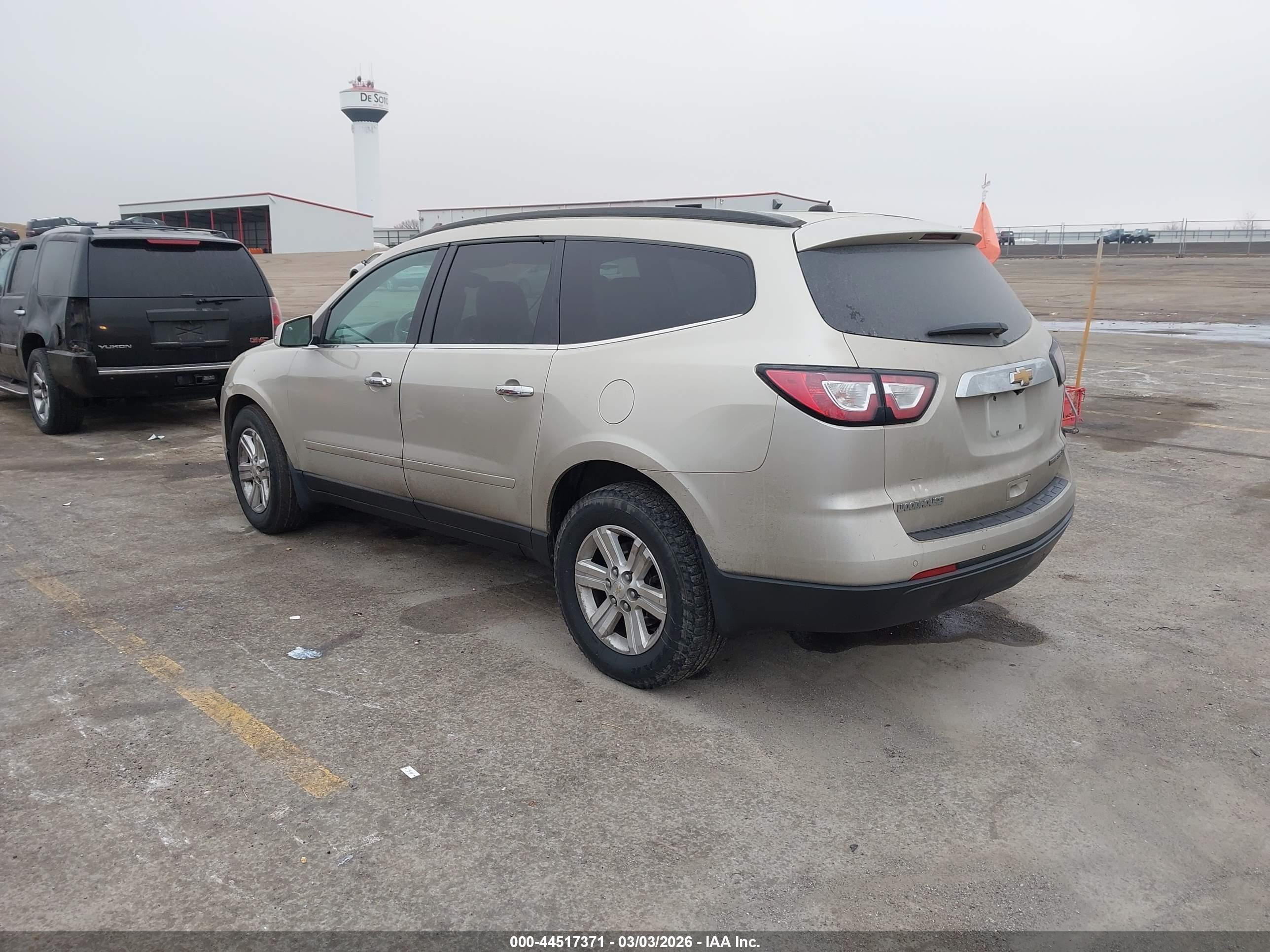 CHEVROLET TRAVERSE image 3