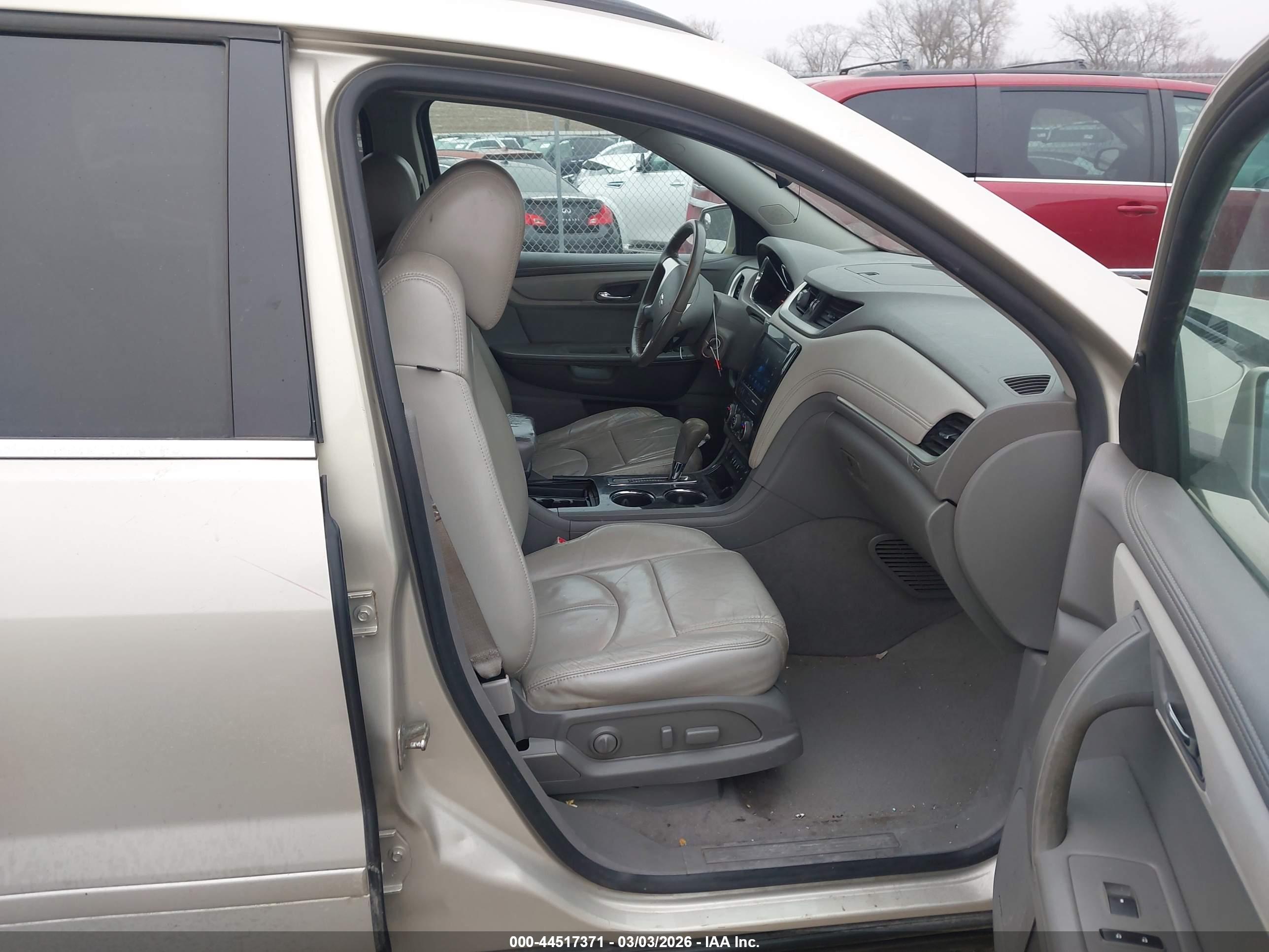 CHEVROLET TRAVERSE image 5