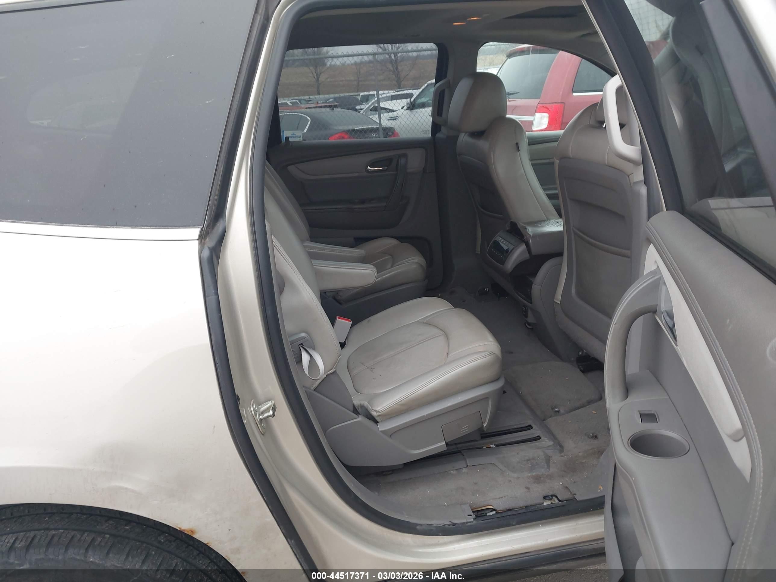 CHEVROLET TRAVERSE image 8
