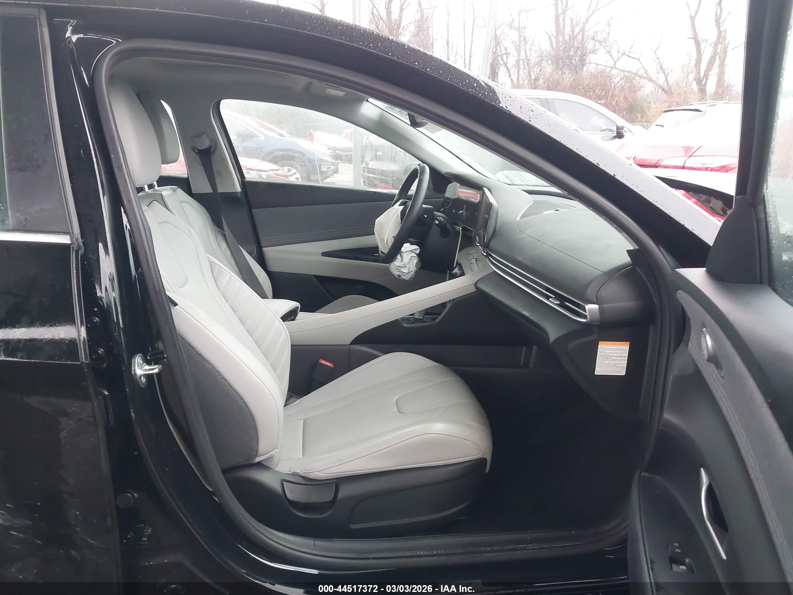 HYUNDAI ELANTRA image 5