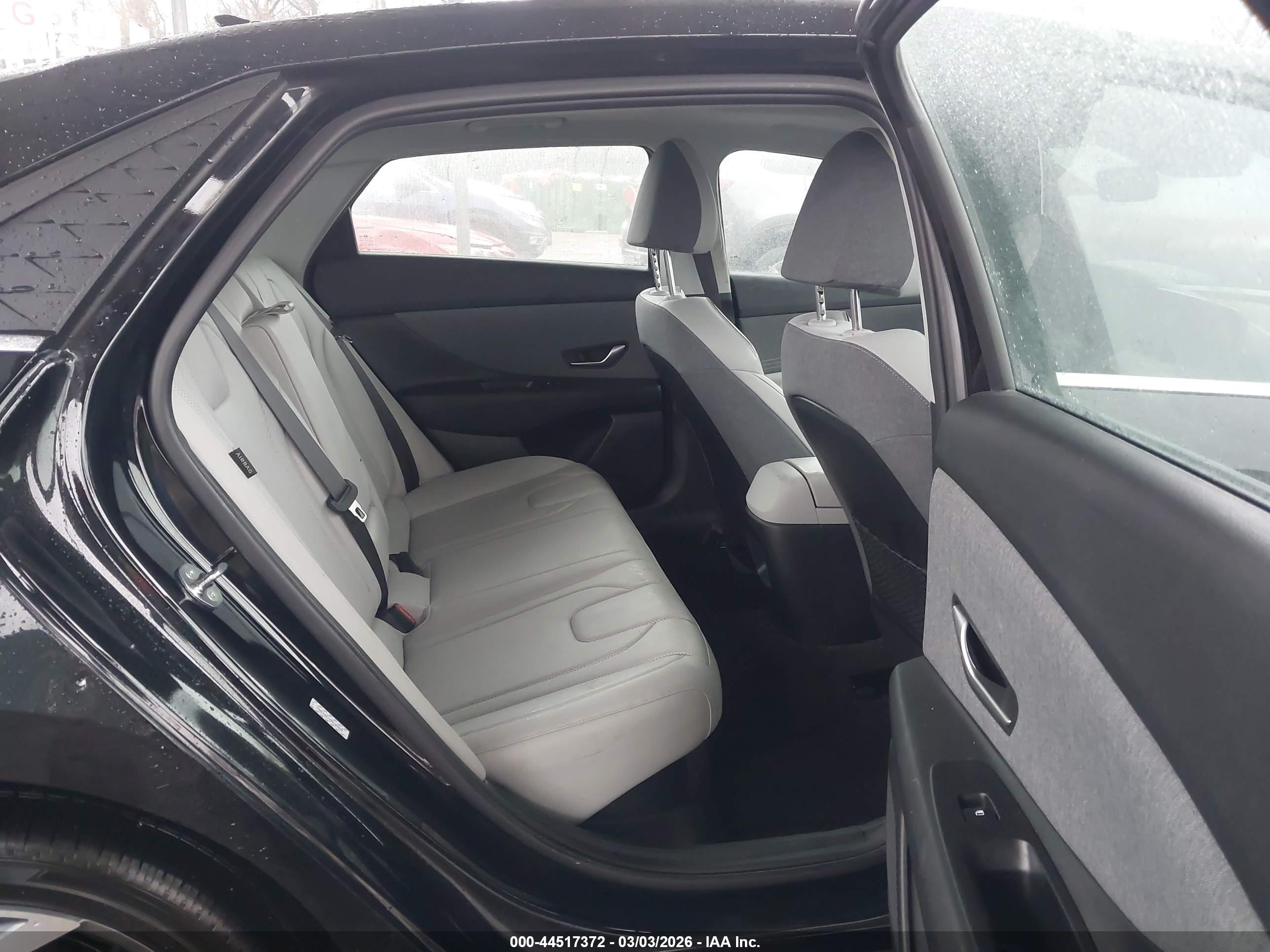 HYUNDAI ELANTRA image 8
