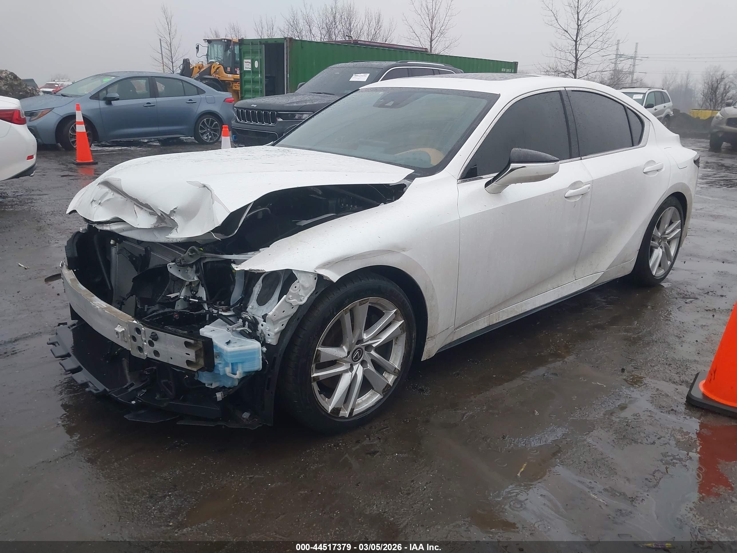 LEXUS IS image 2