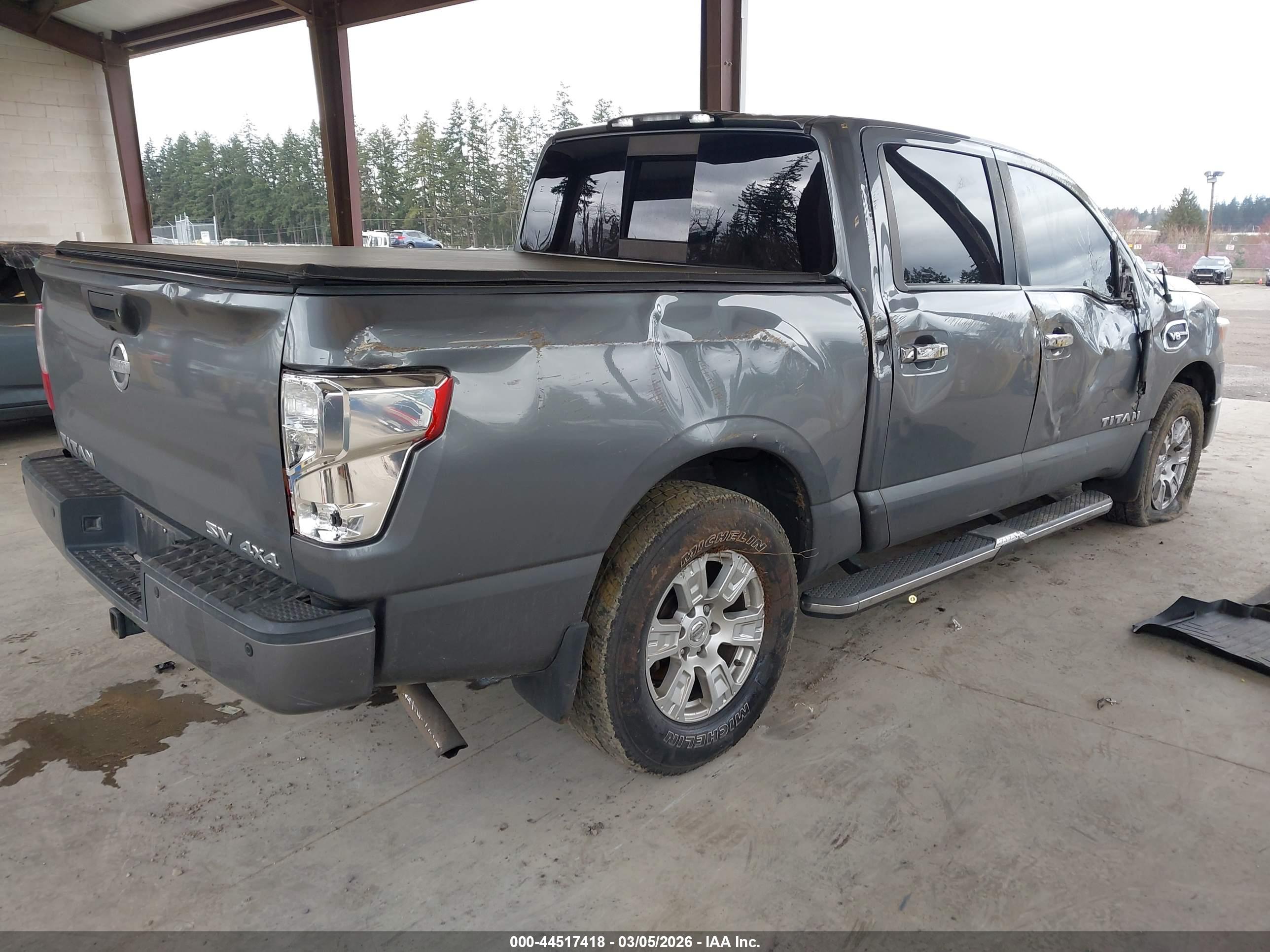 NISSAN TITAN image 4