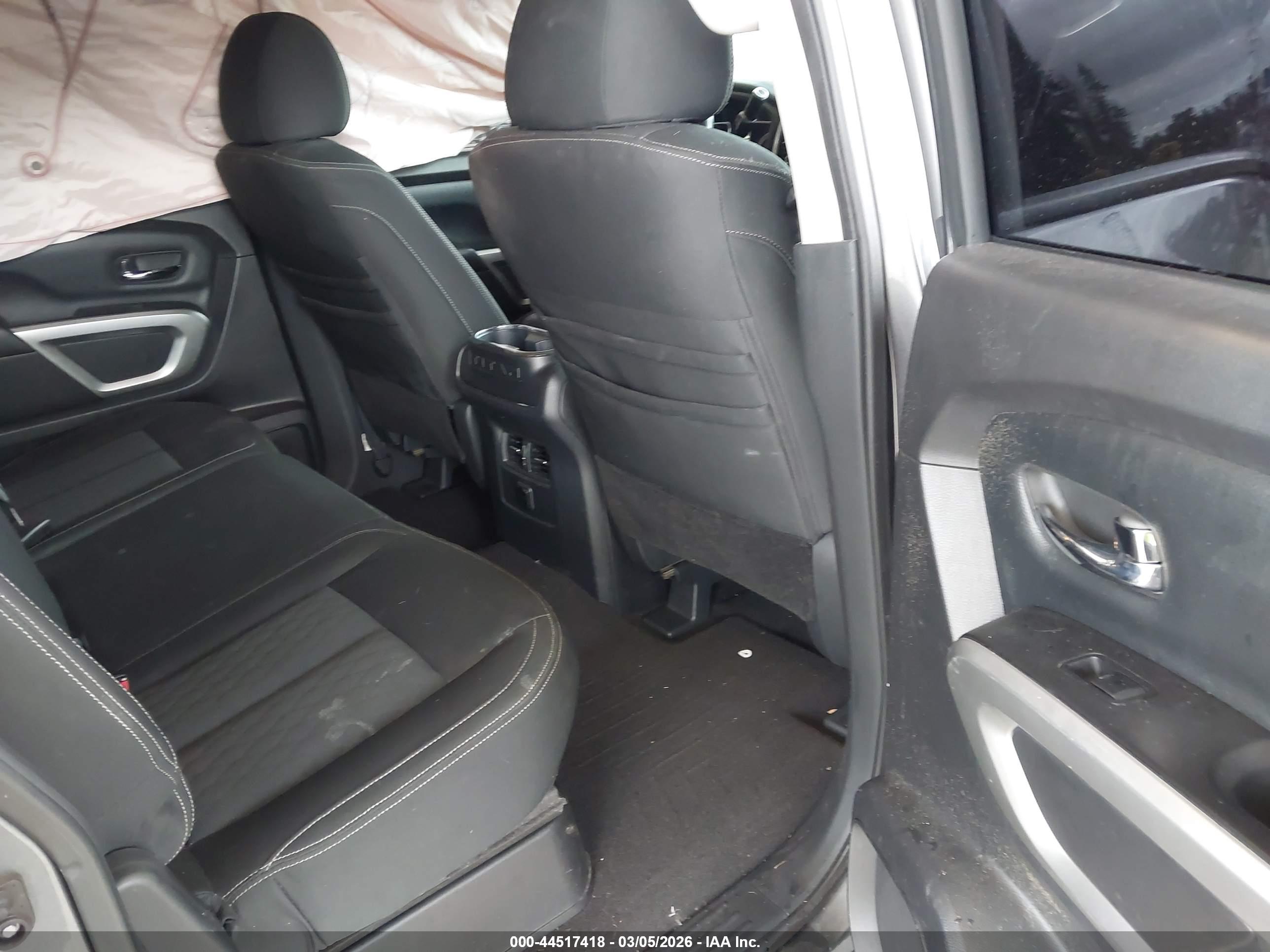 NISSAN TITAN image 8