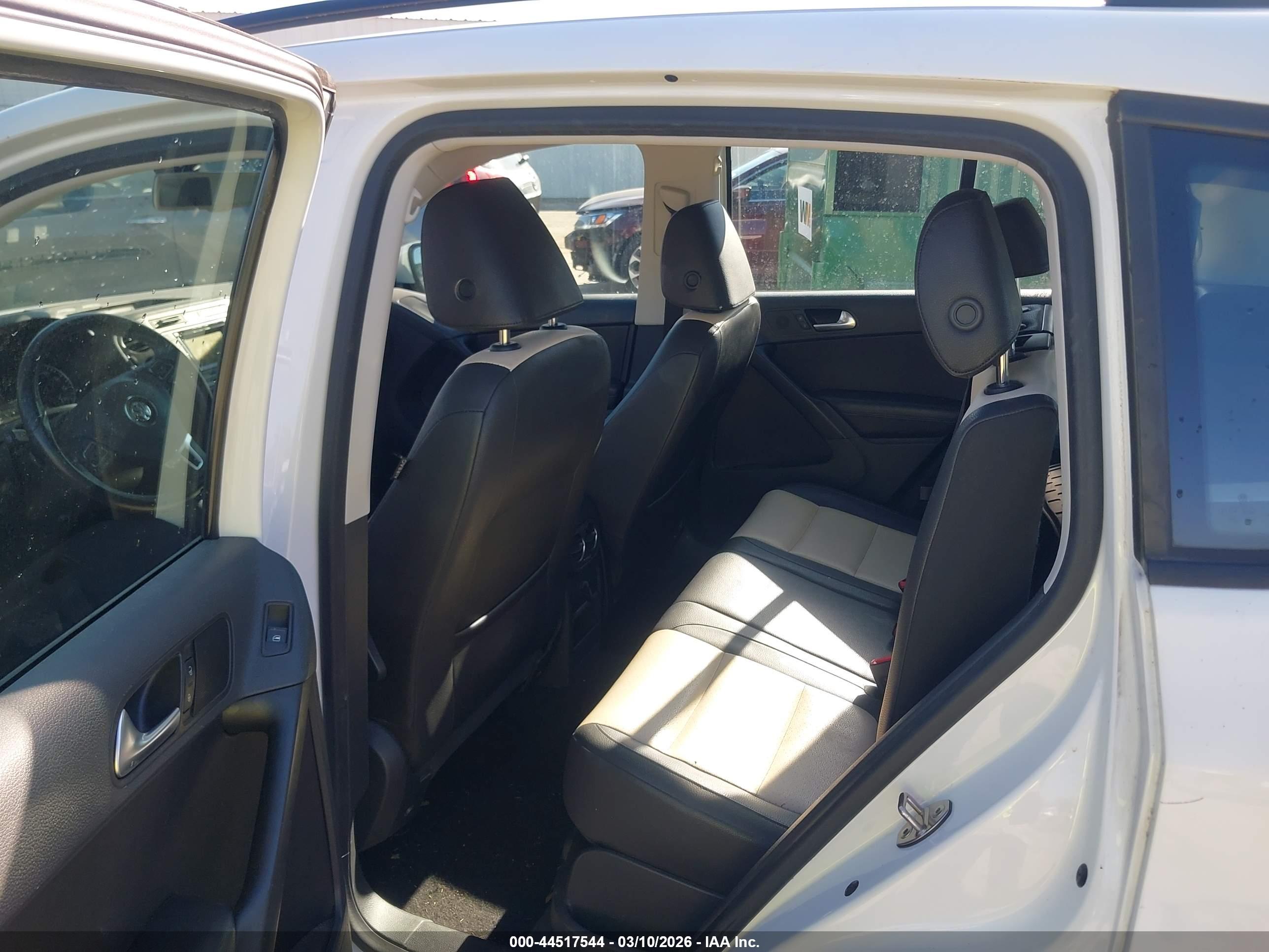VOLKSWAGEN TIGUAN image 8