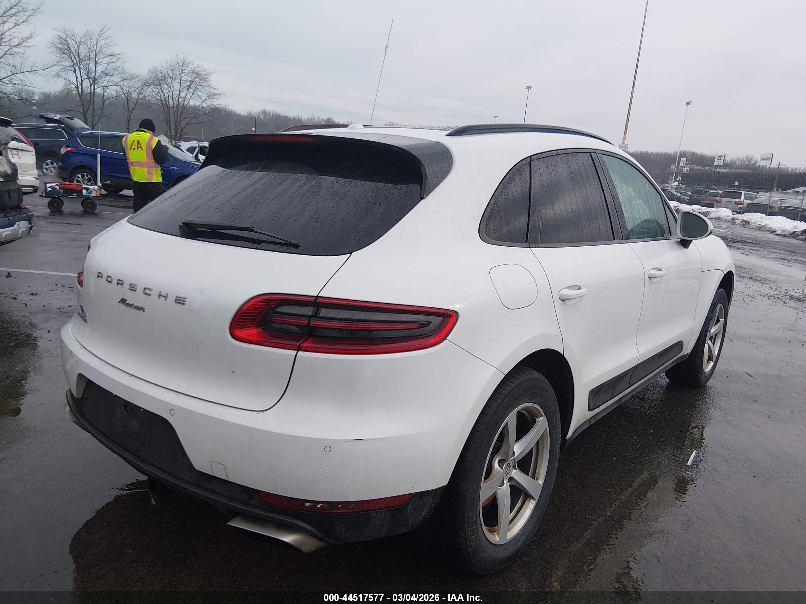 PORSCHE MACAN image 4