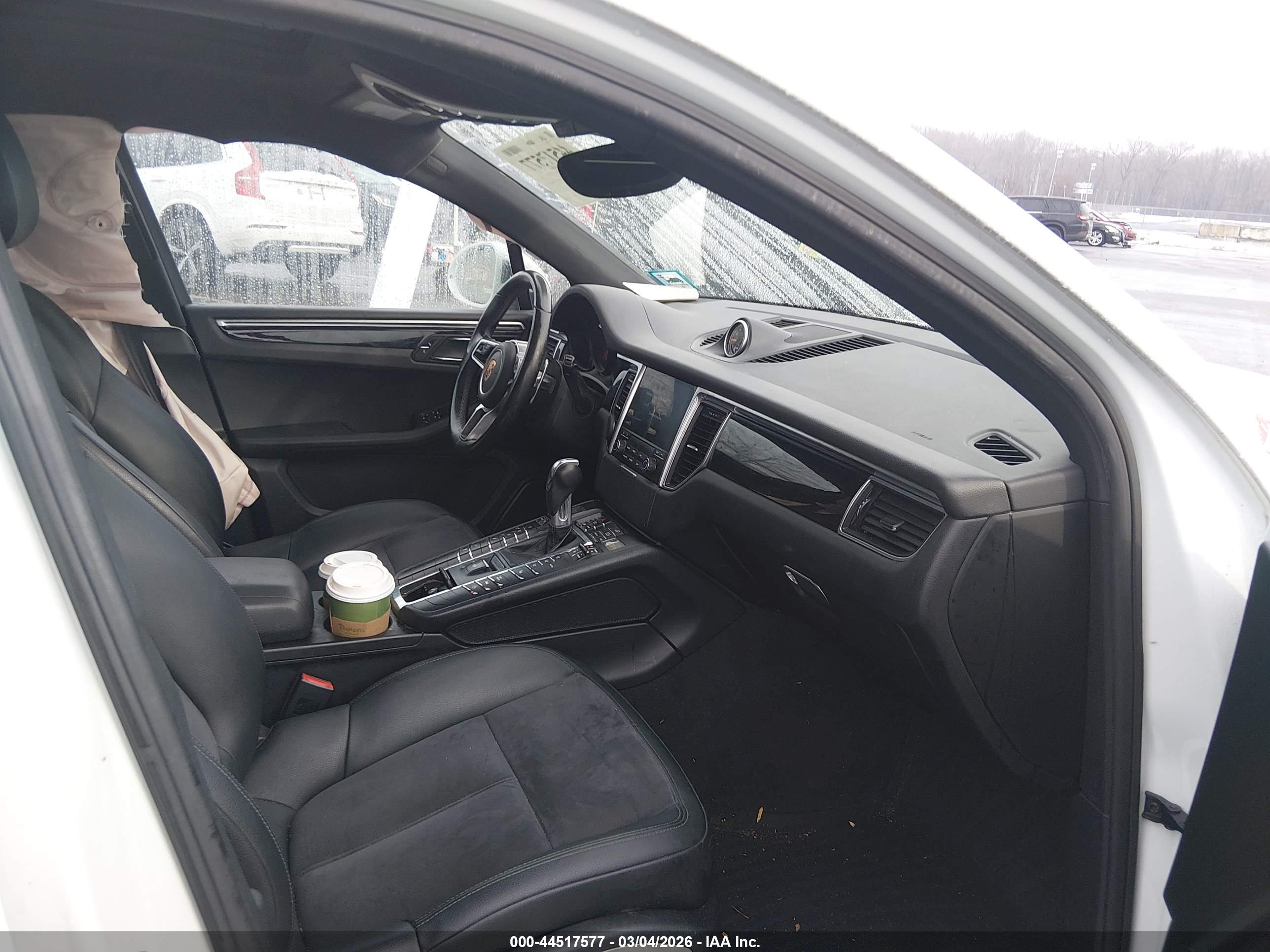 PORSCHE MACAN image 5