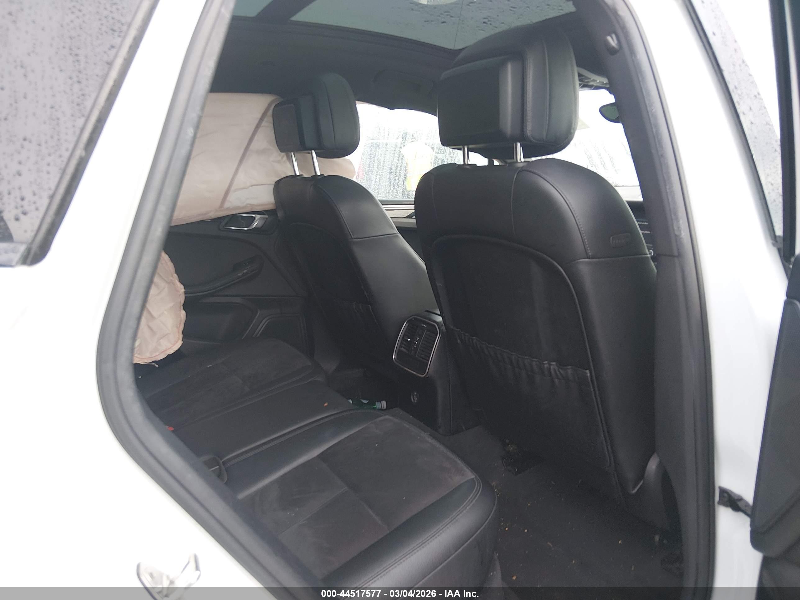 PORSCHE MACAN image 8