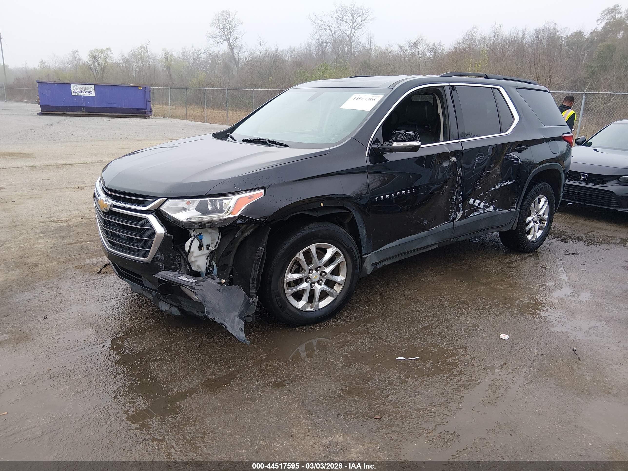 CHEVROLET TRAVERSE image 2
