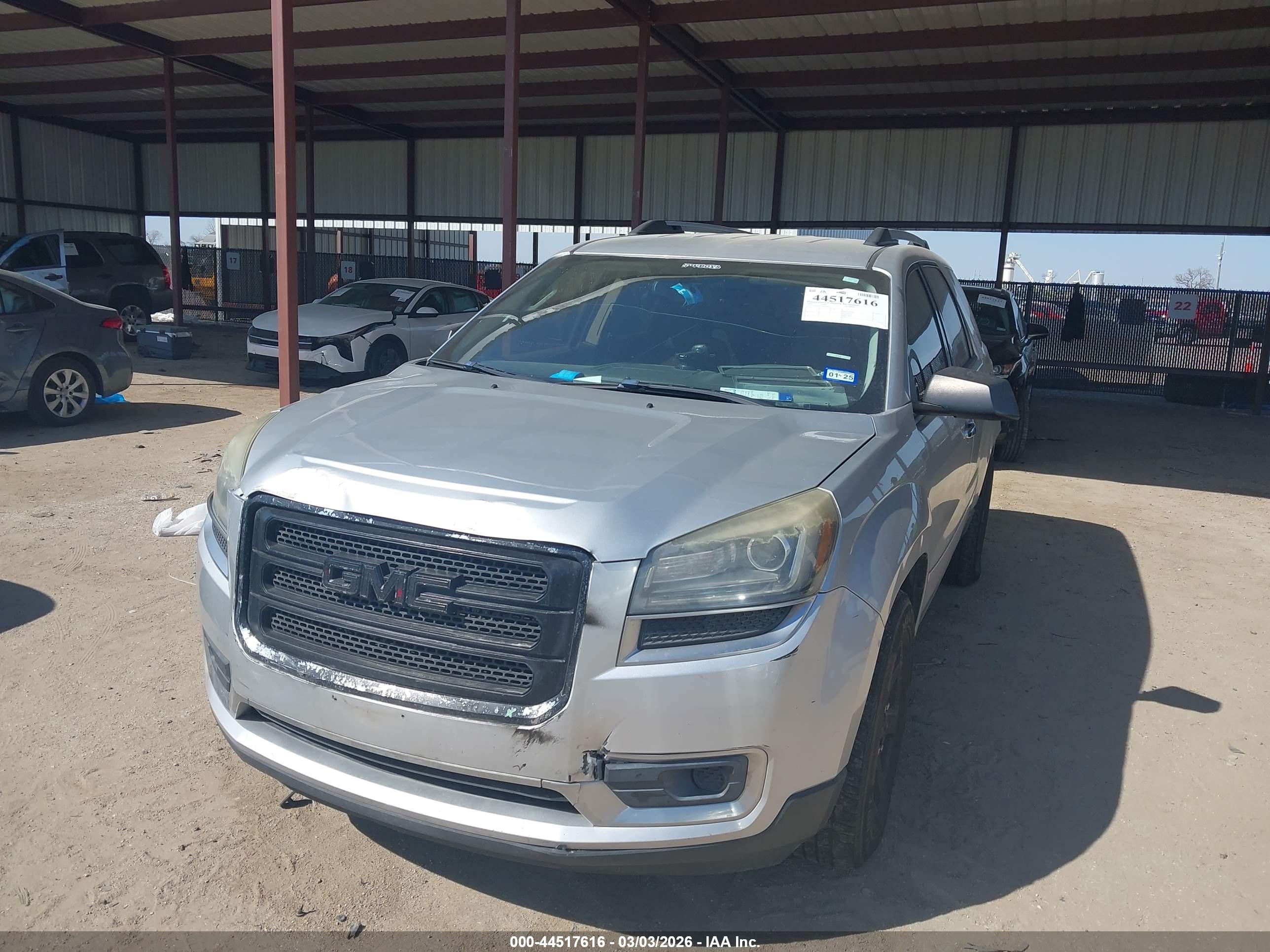 GMC ACADIA image 2