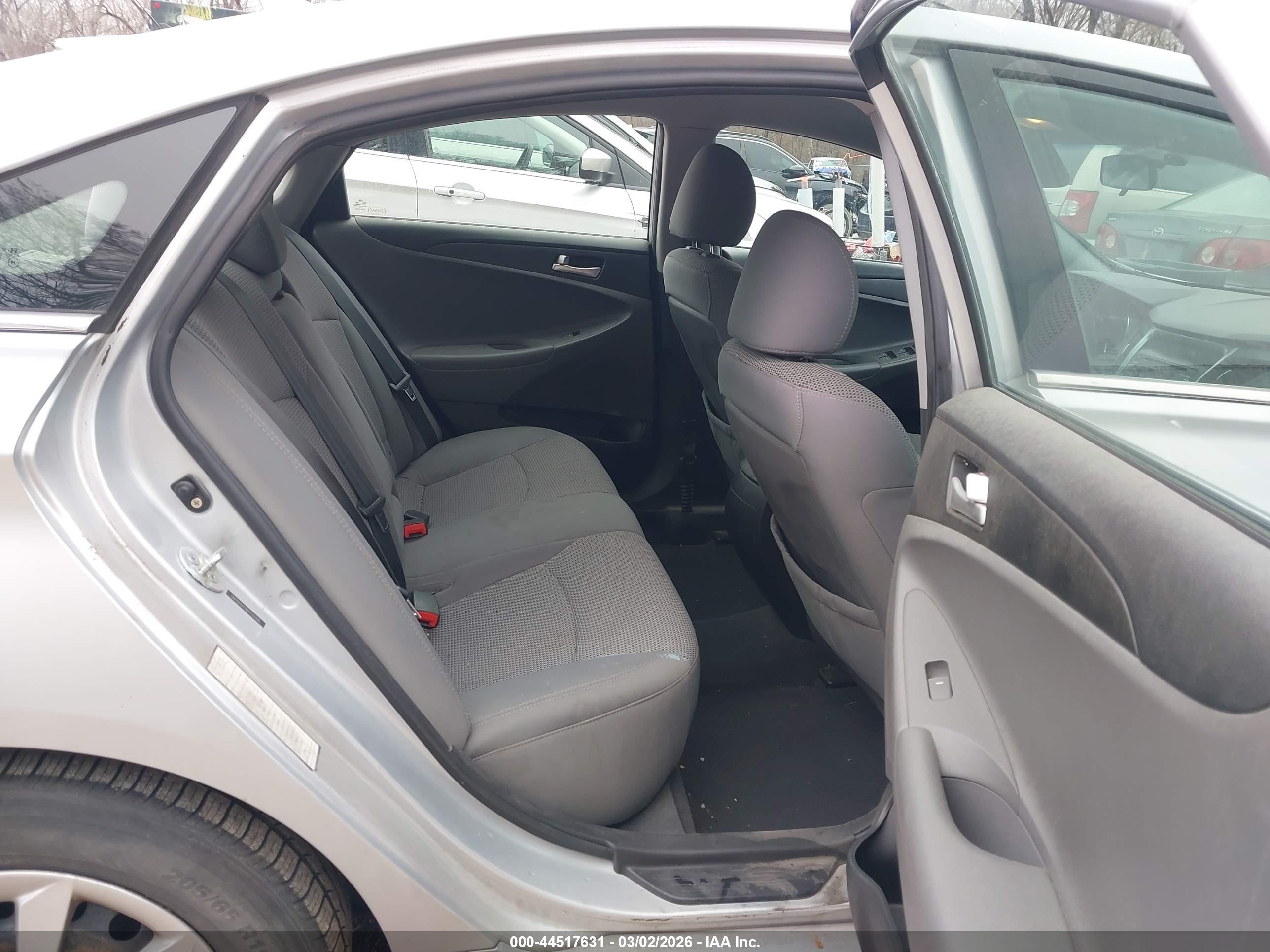 HYUNDAI SONATA image 8