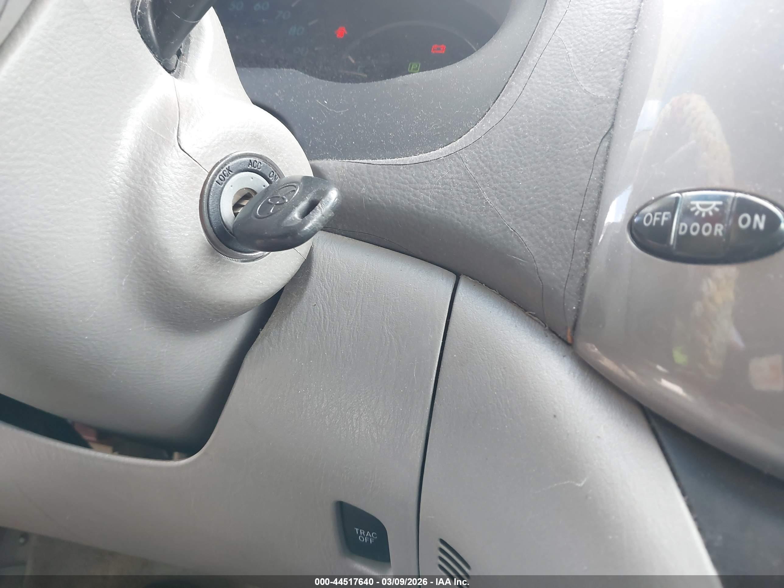 TOYOTA SIENNA image 11