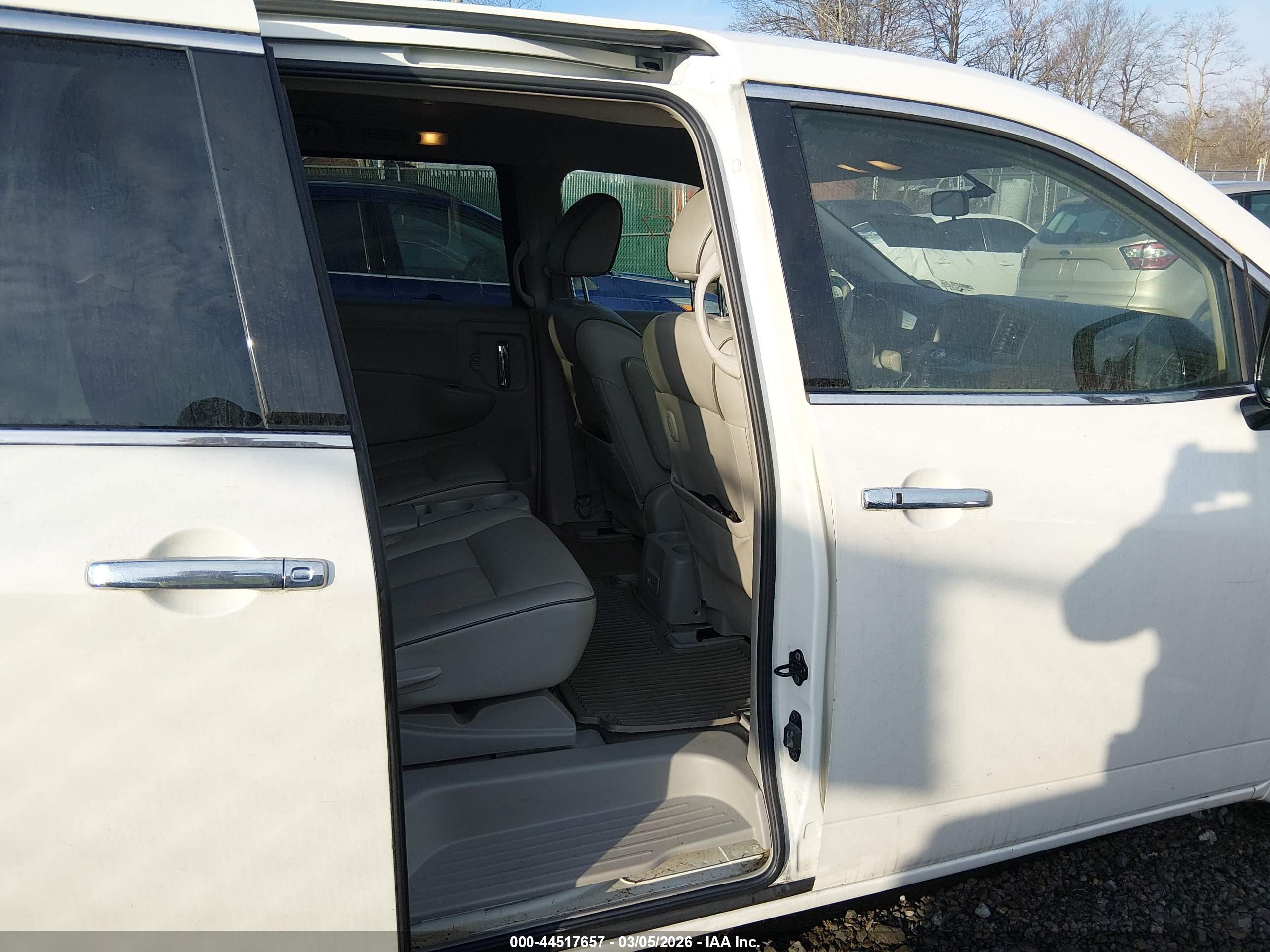 NISSAN QUEST image 8