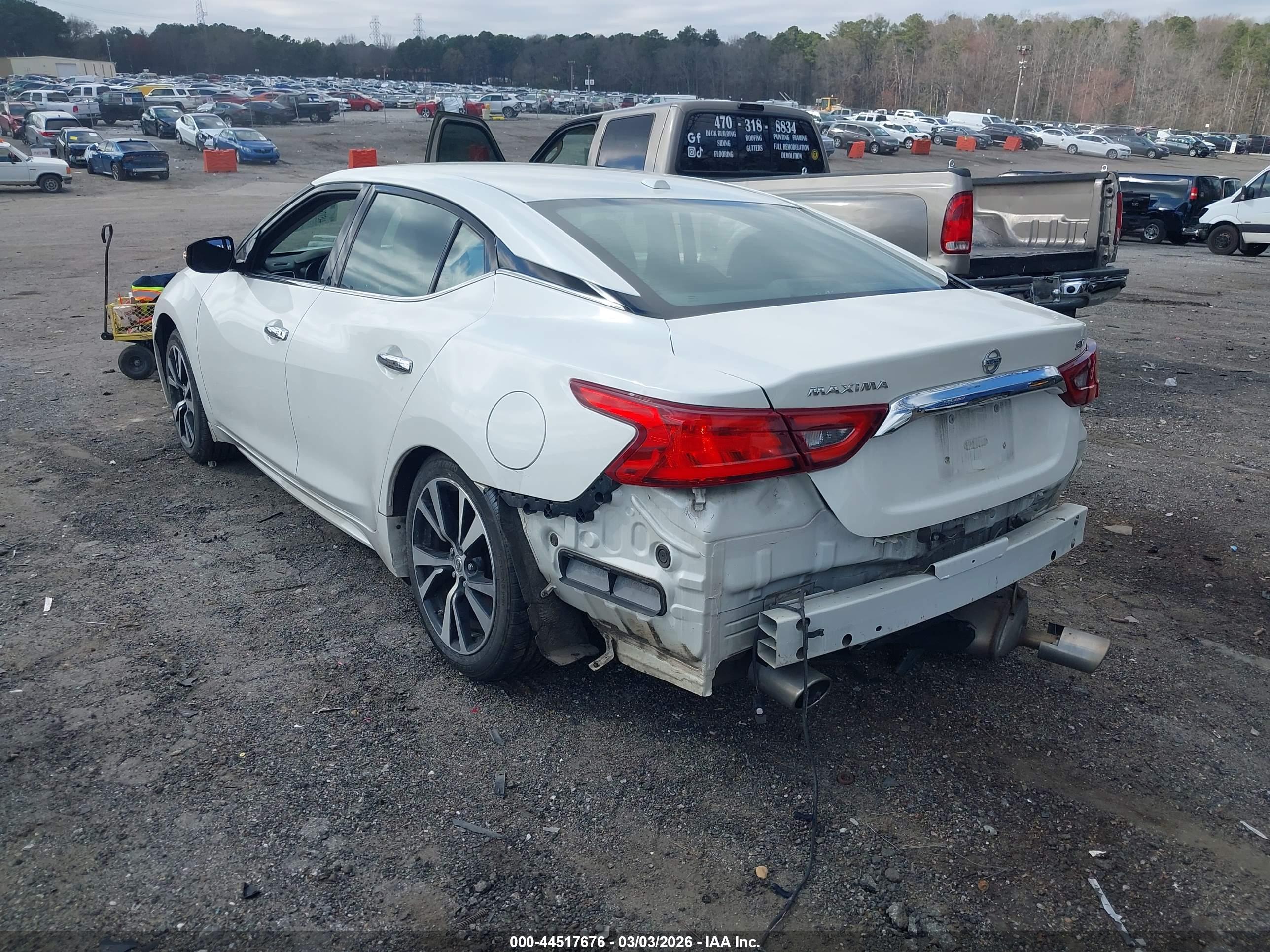 NISSAN MAXIMA image 3
