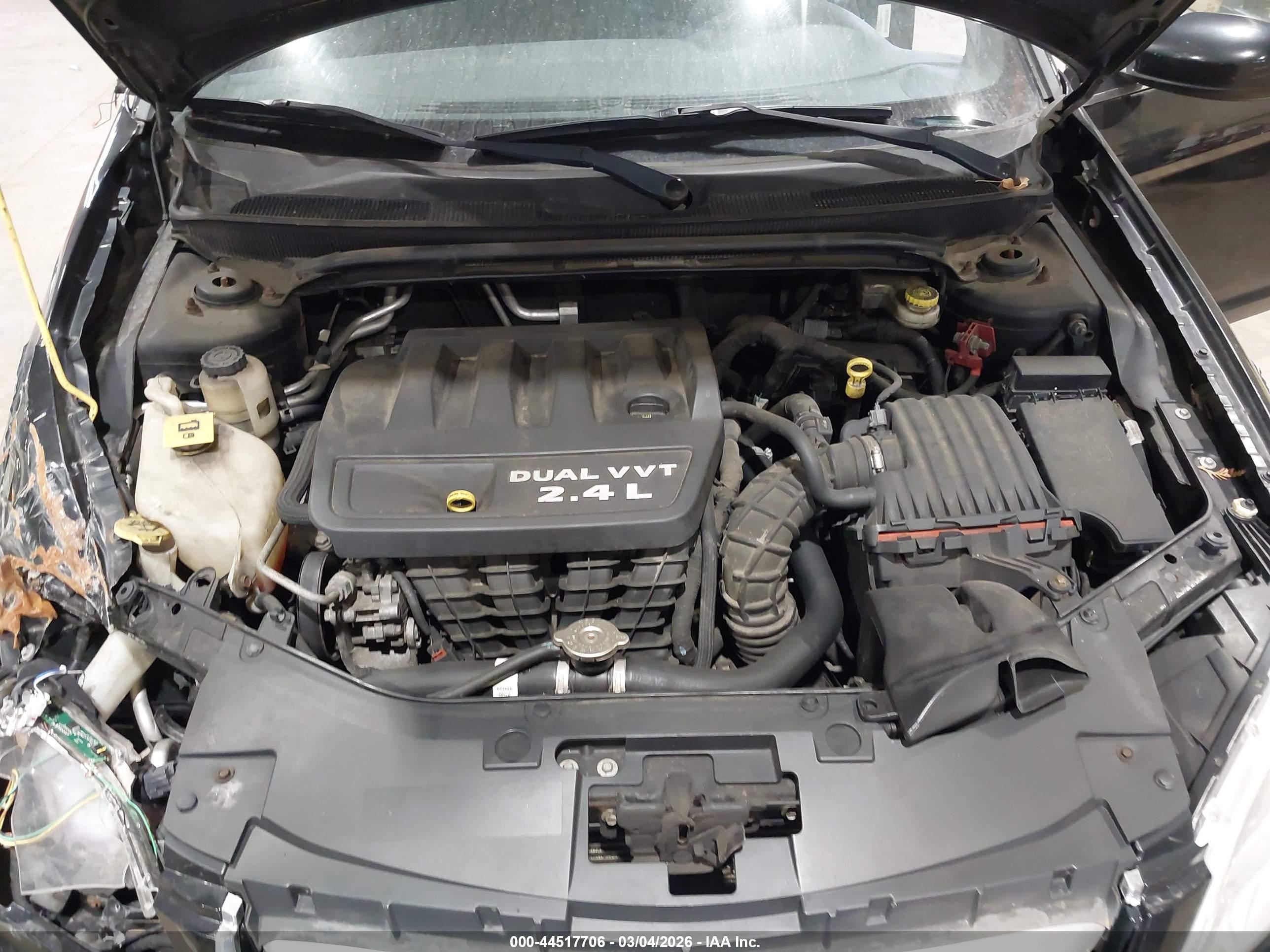 CHRYSLER 200 image 10