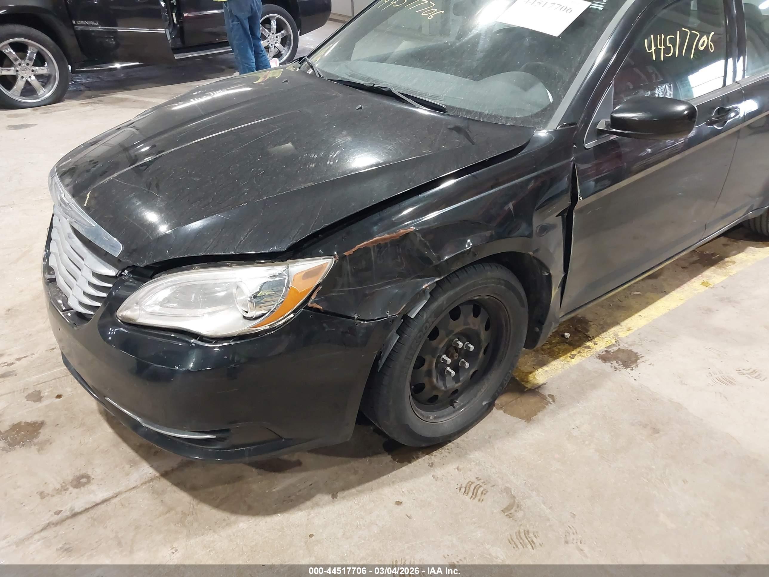 CHRYSLER 200 image 6