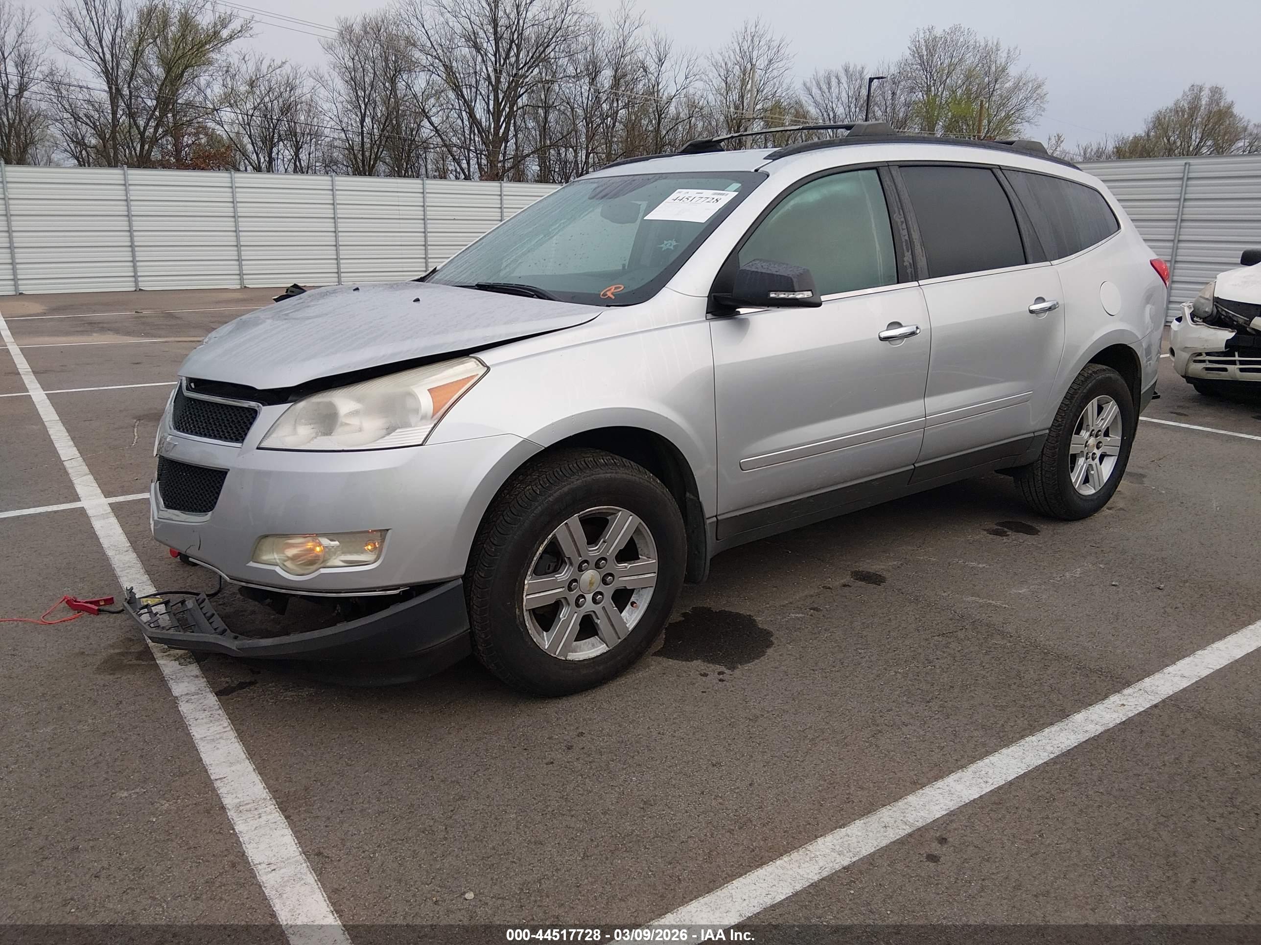 CHEVROLET TRAVERSE image 2