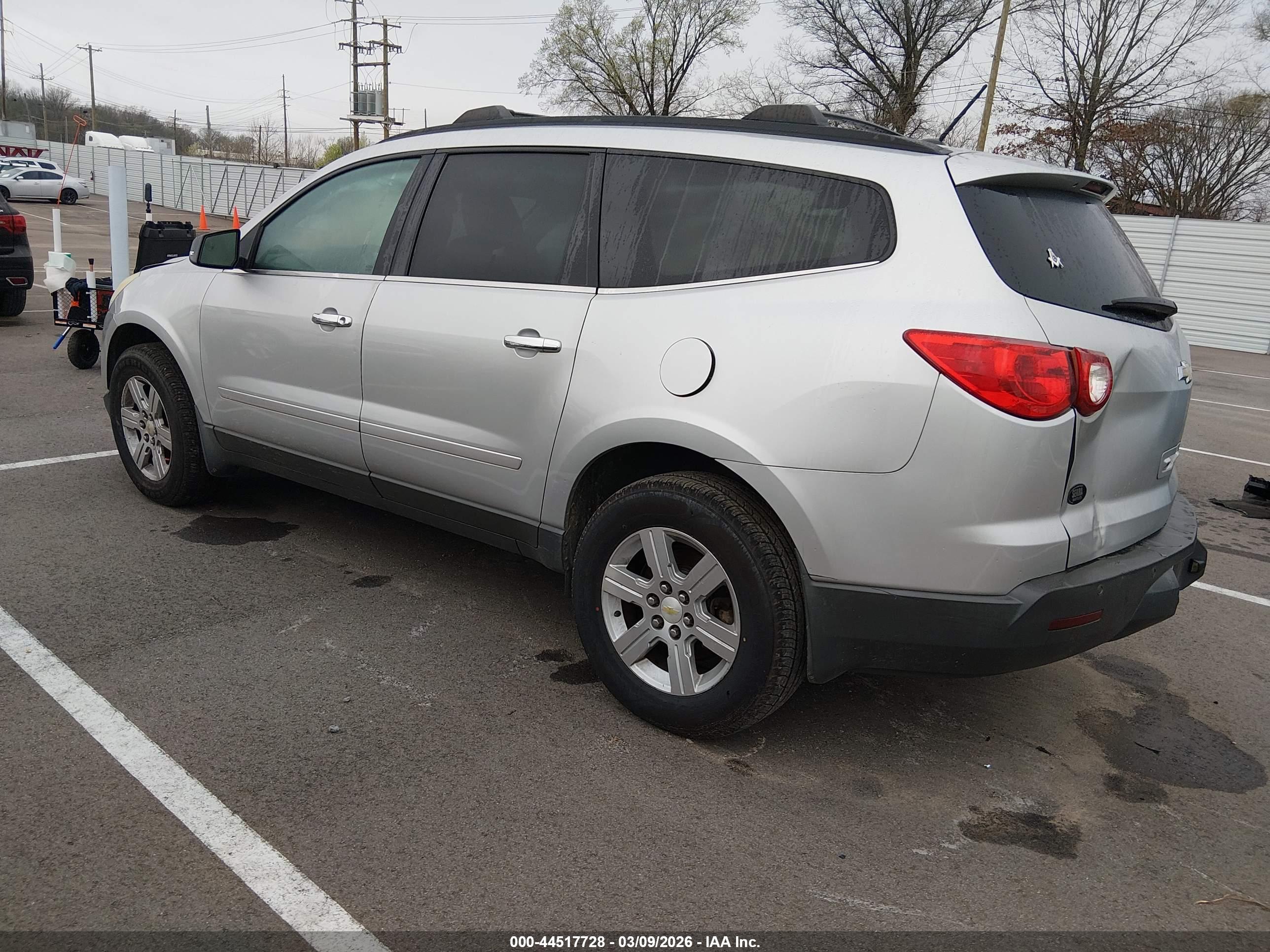 CHEVROLET TRAVERSE image 3