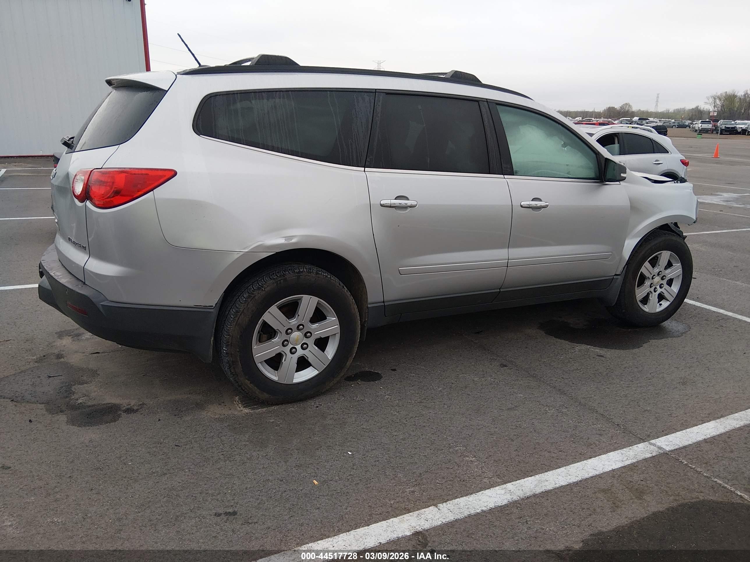CHEVROLET TRAVERSE image 4