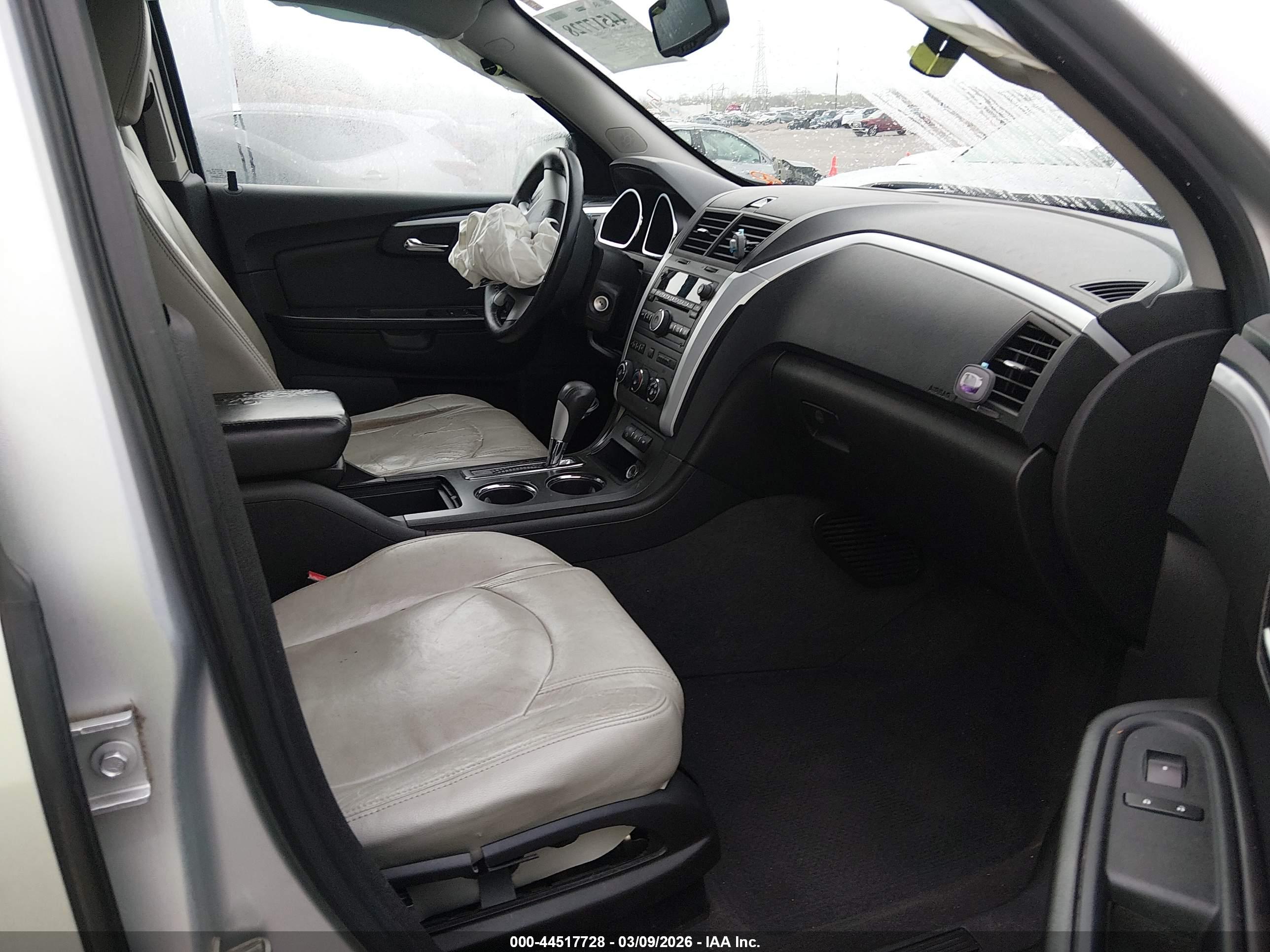 CHEVROLET TRAVERSE image 5
