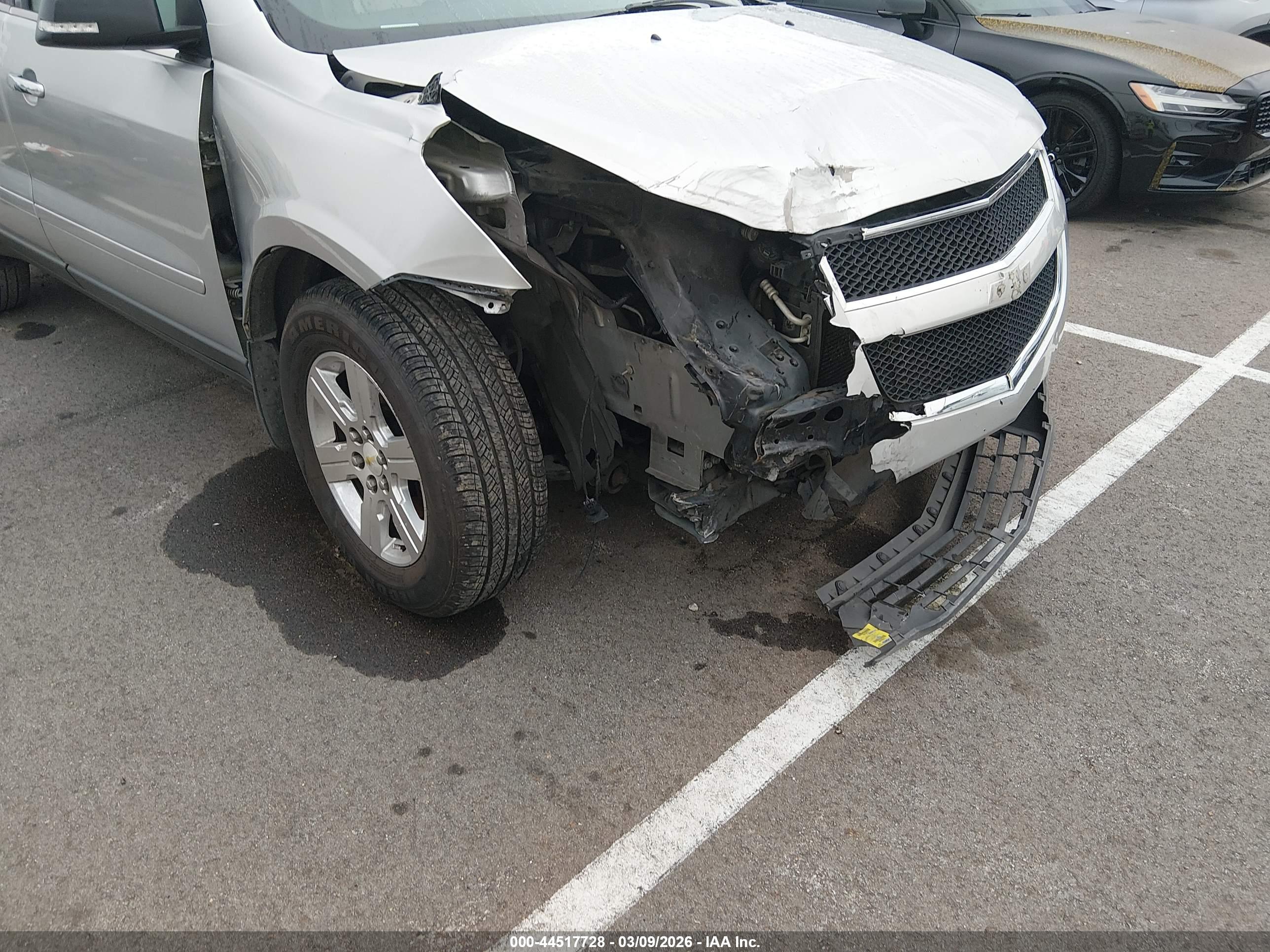 CHEVROLET TRAVERSE image 6