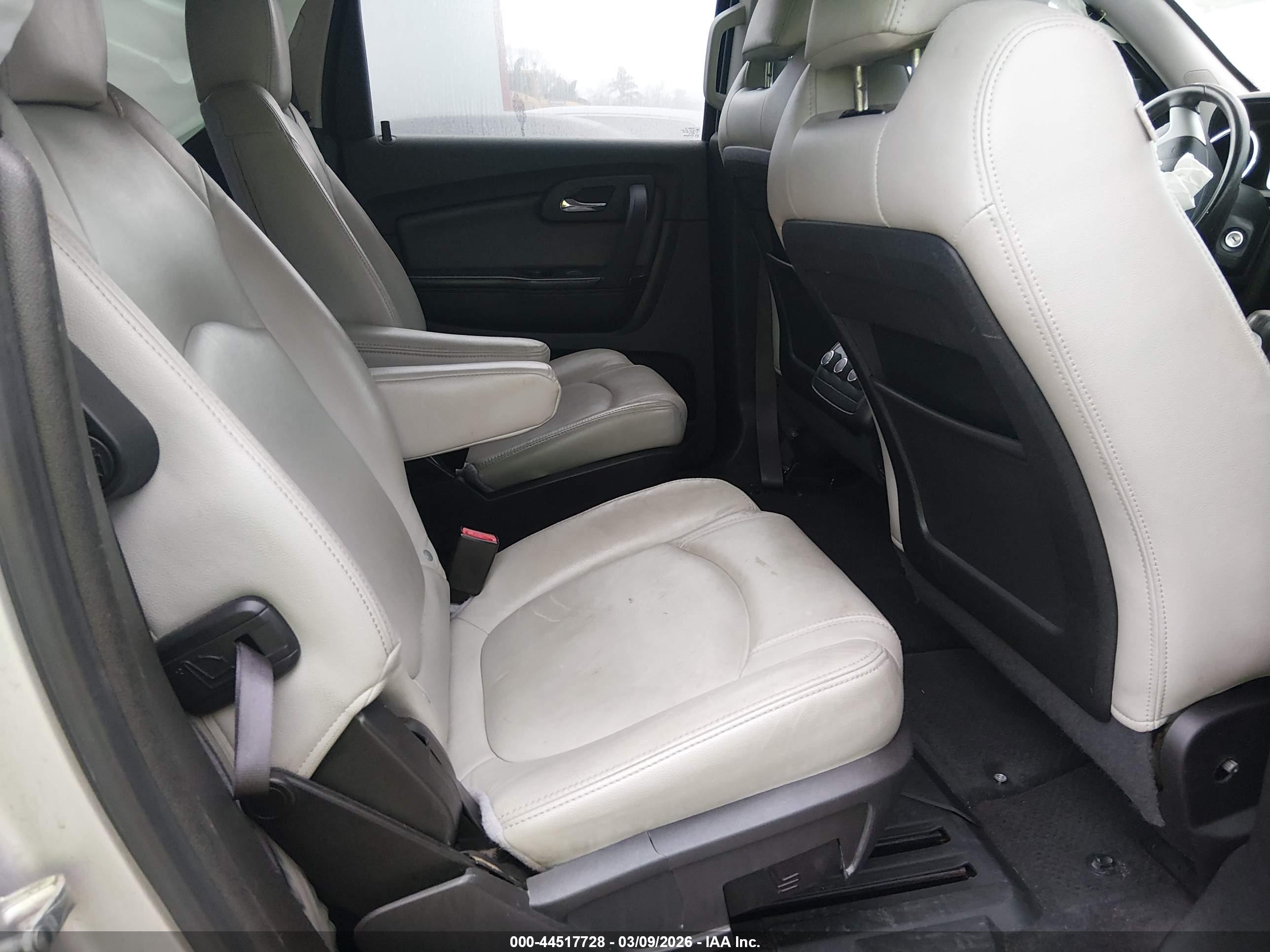 CHEVROLET TRAVERSE image 8