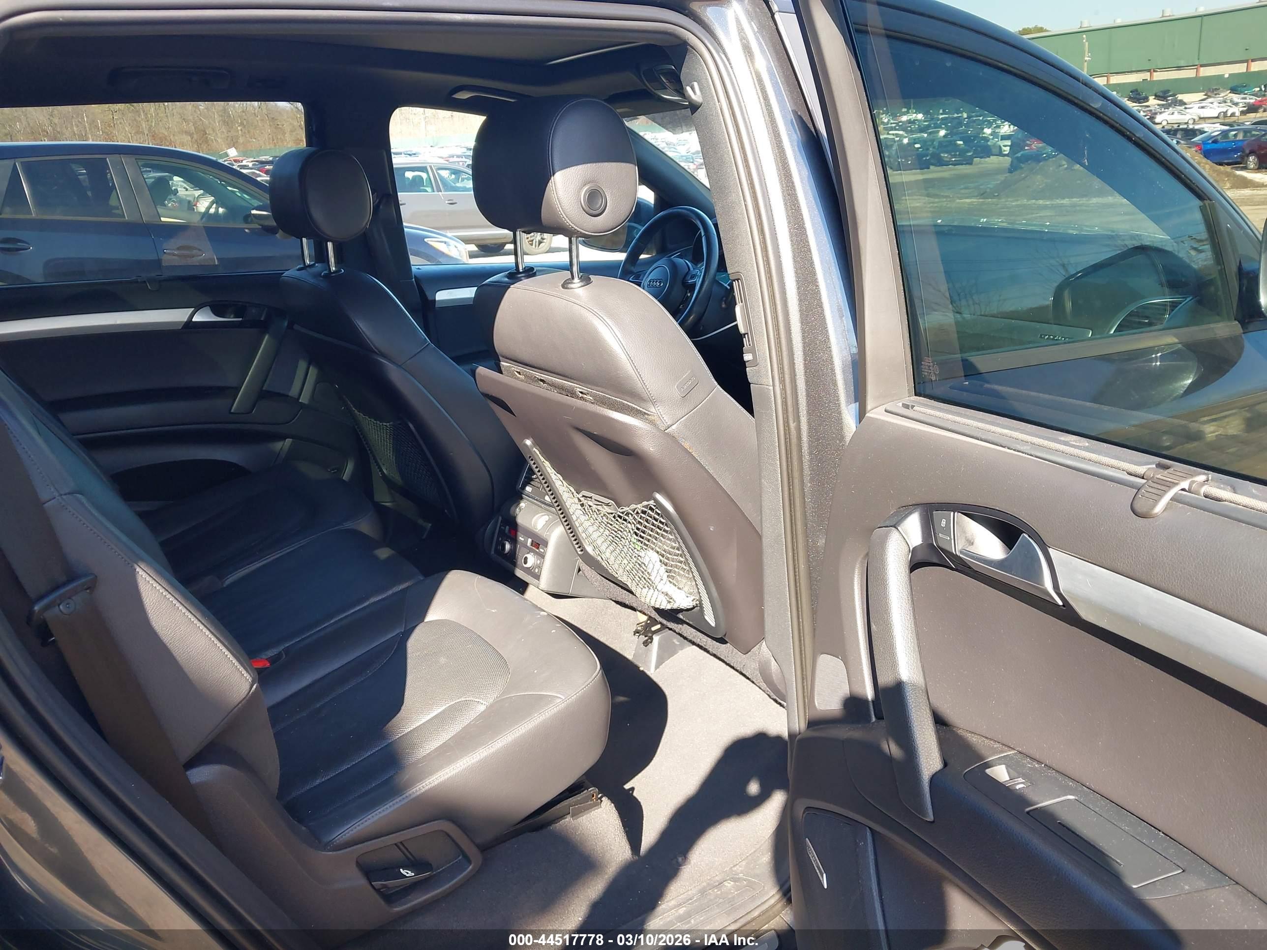 AUDI Q7 image 8