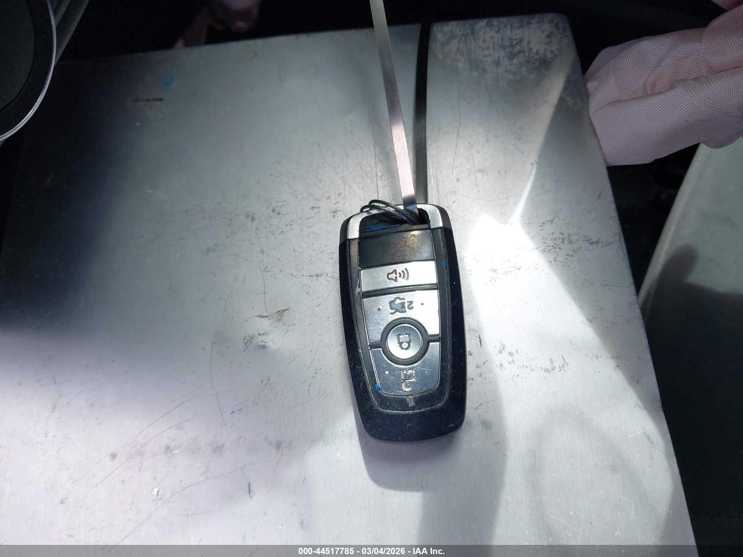 FORD FUSION image 11