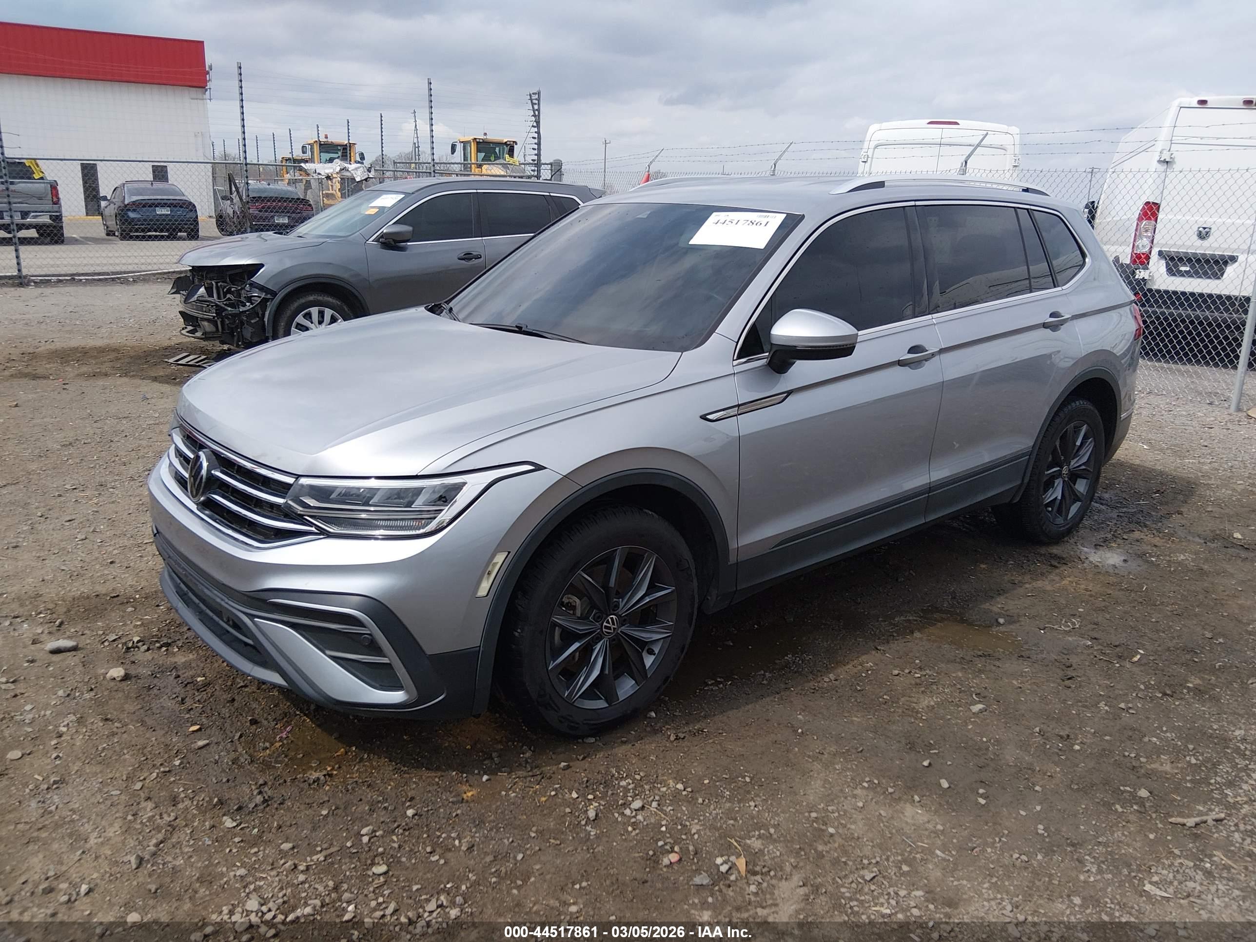 VOLKSWAGEN TIGUAN image 2