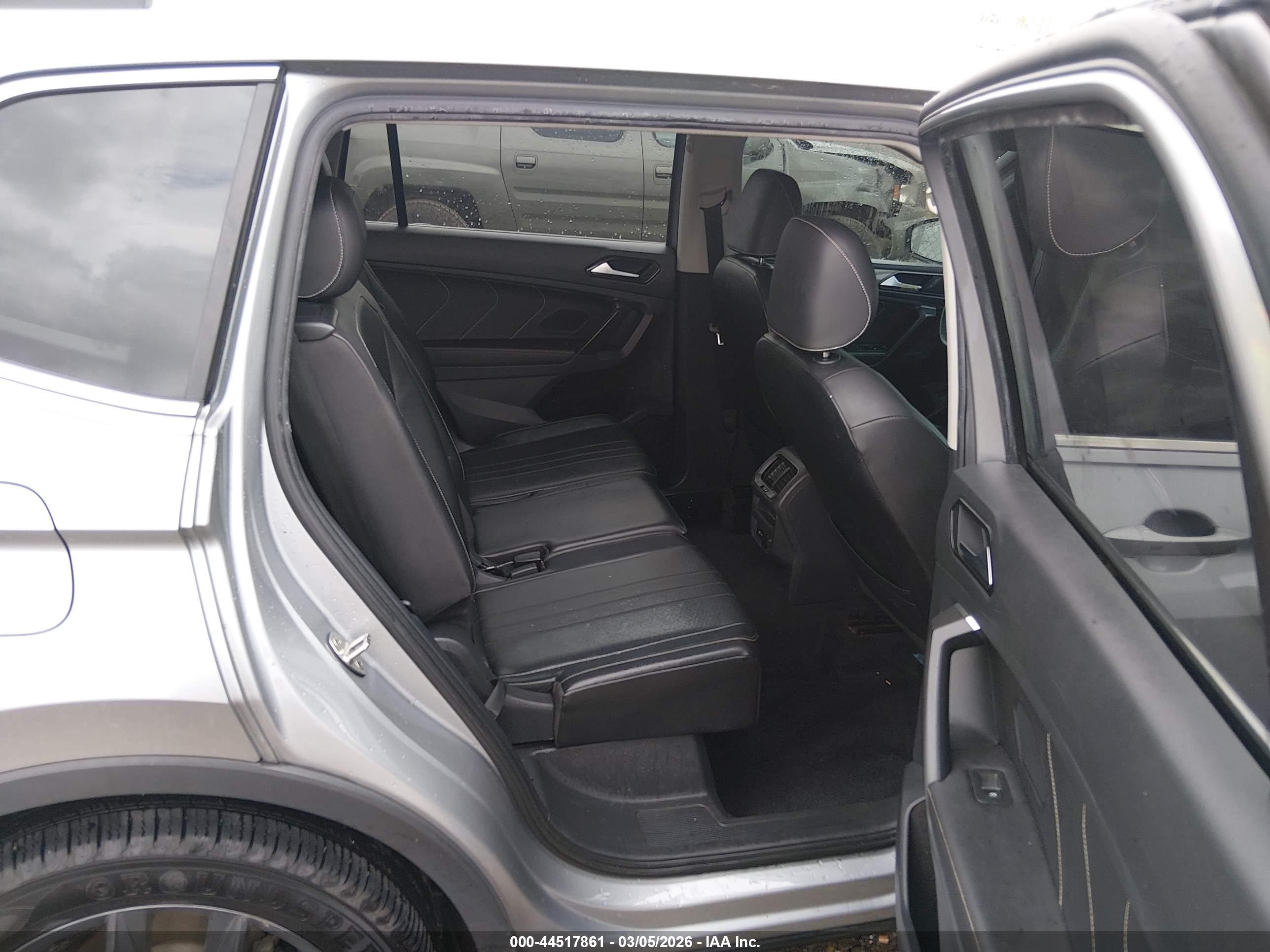 VOLKSWAGEN TIGUAN image 8