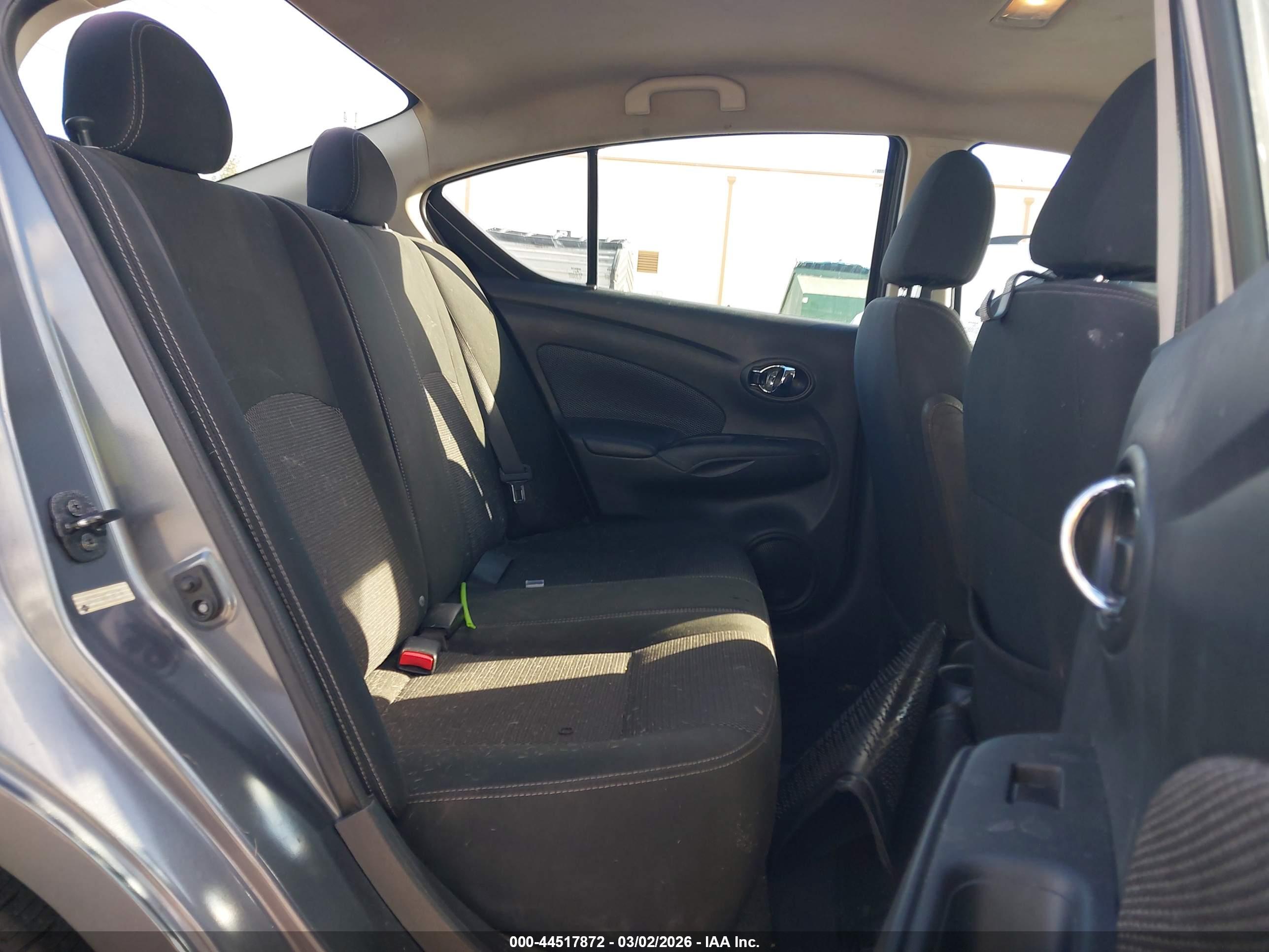 NISSAN VERSA image 8