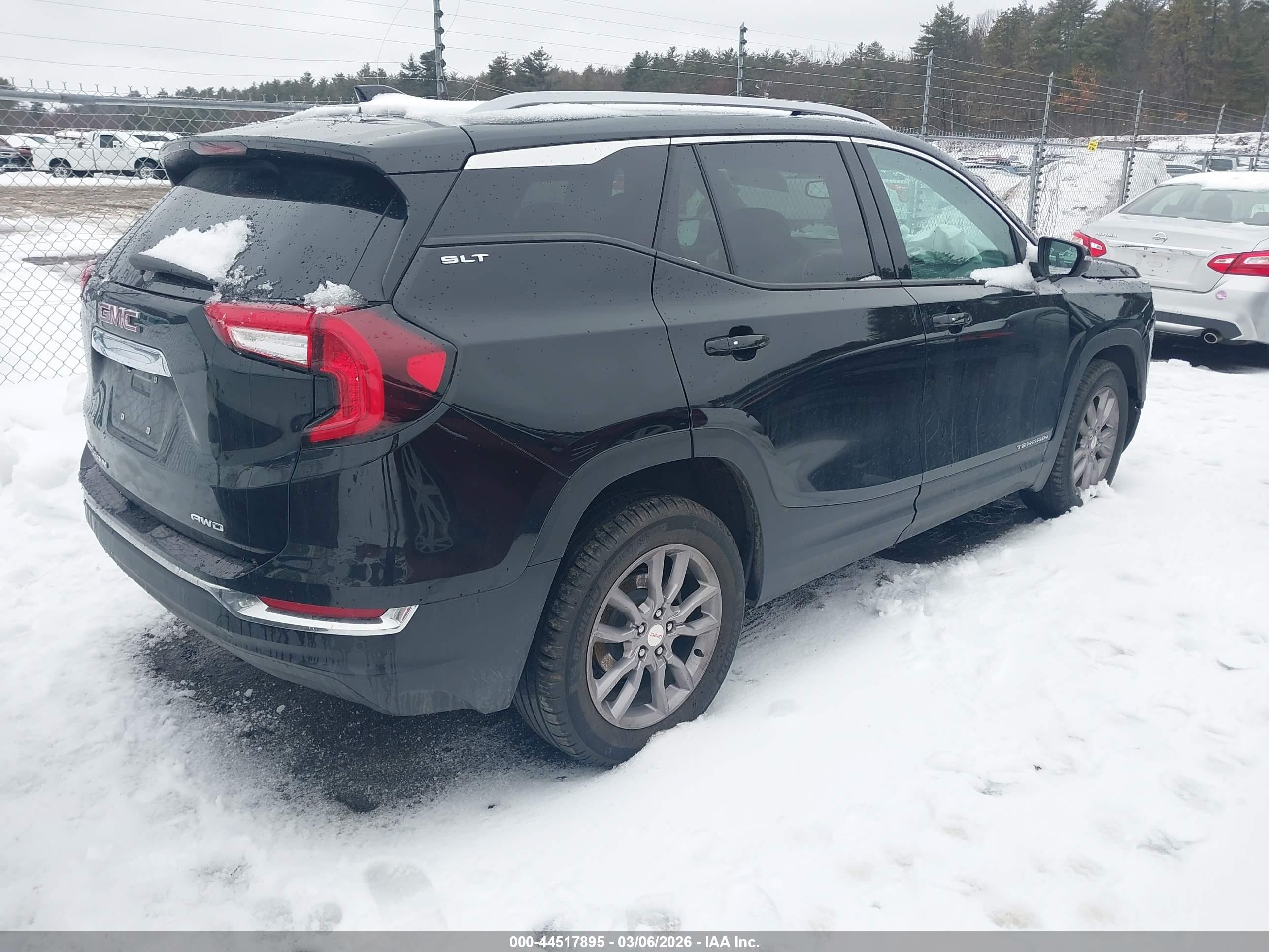 GMC TERRAIN image 4