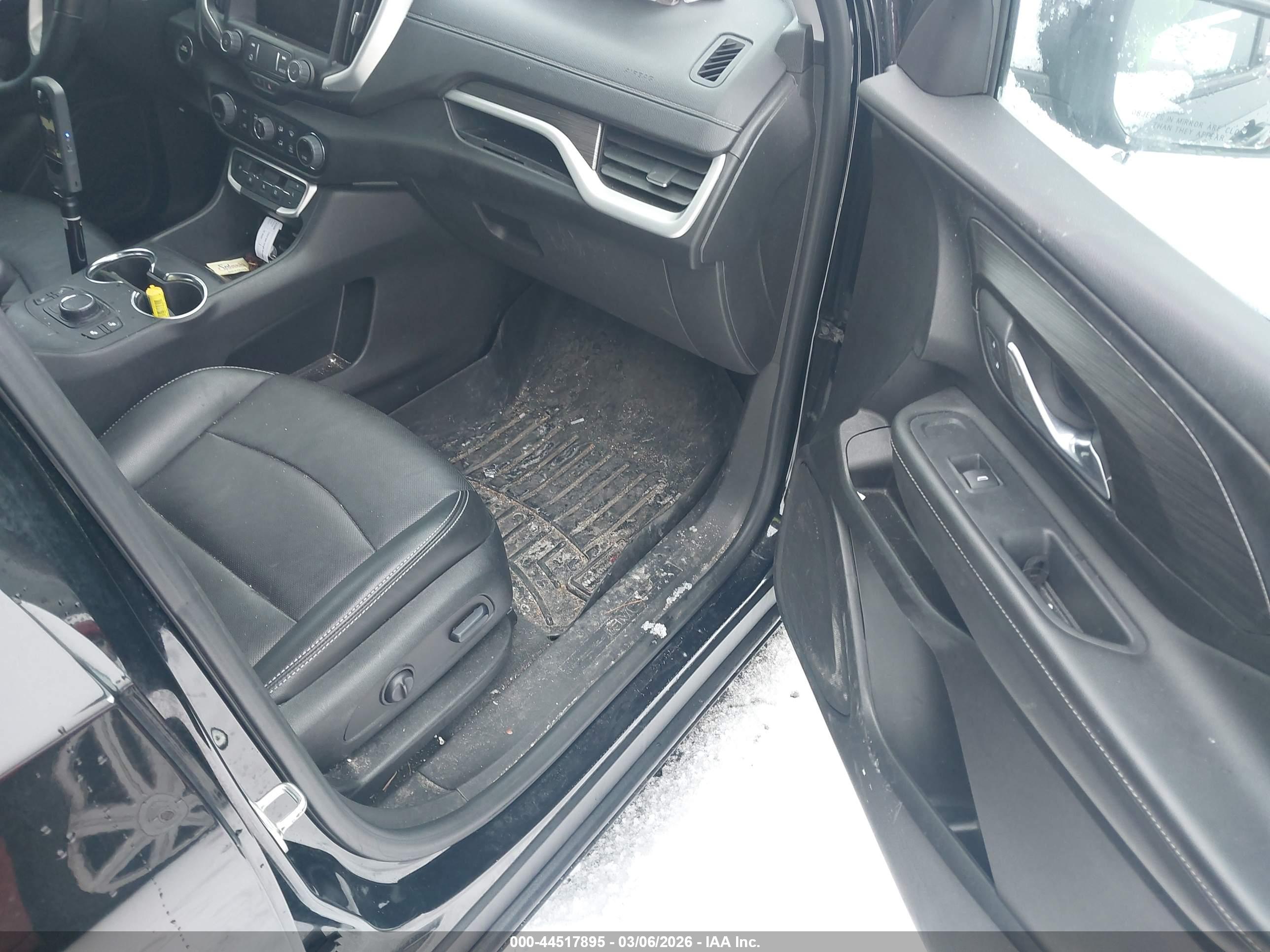 GMC TERRAIN image 5