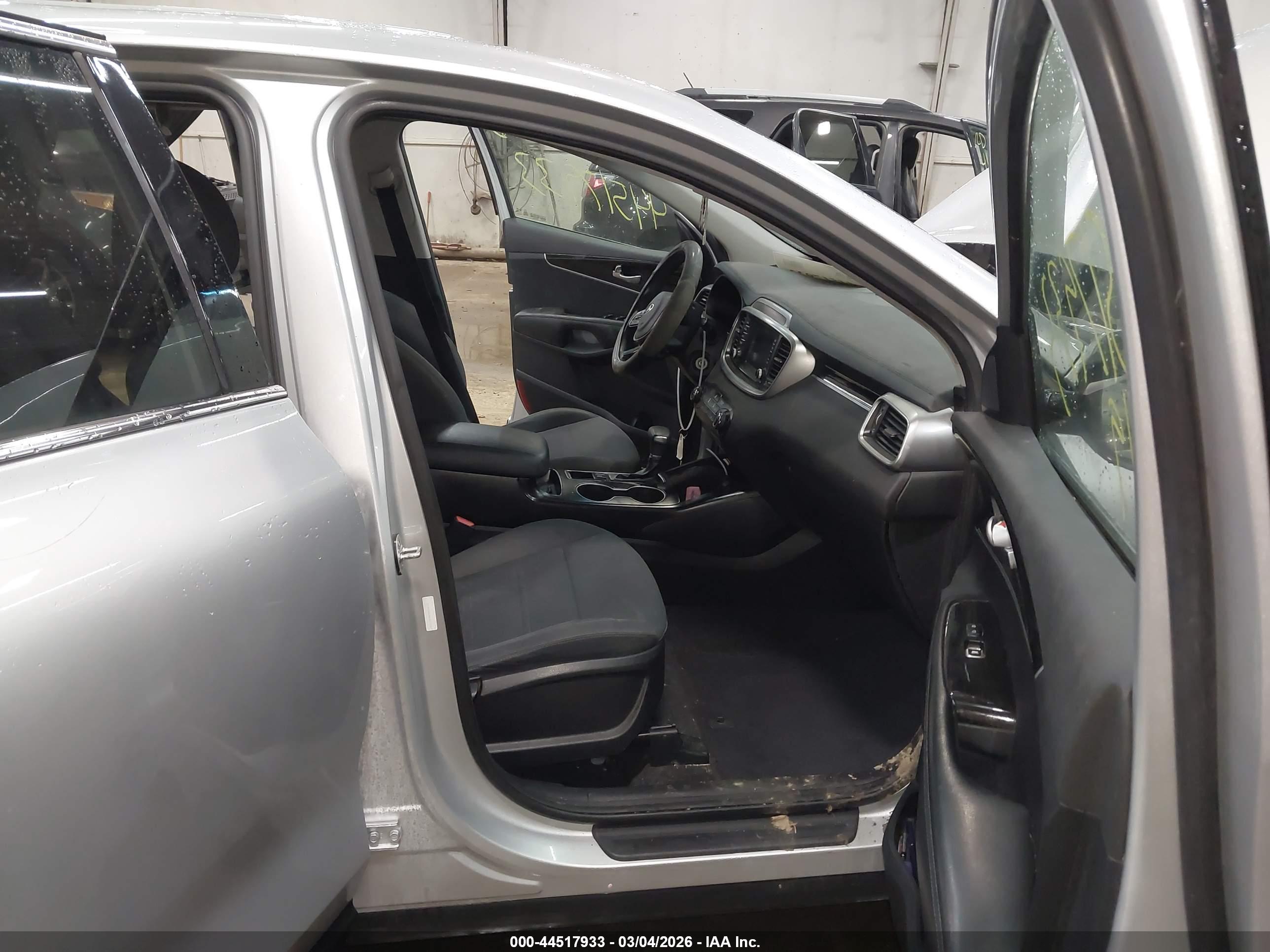 KIA SORENTO image 5