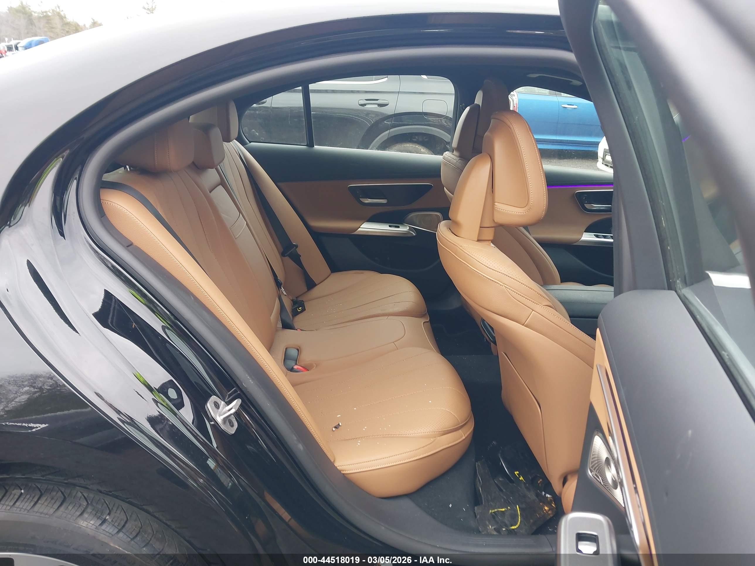 MERCEDES-BENZ E image 8