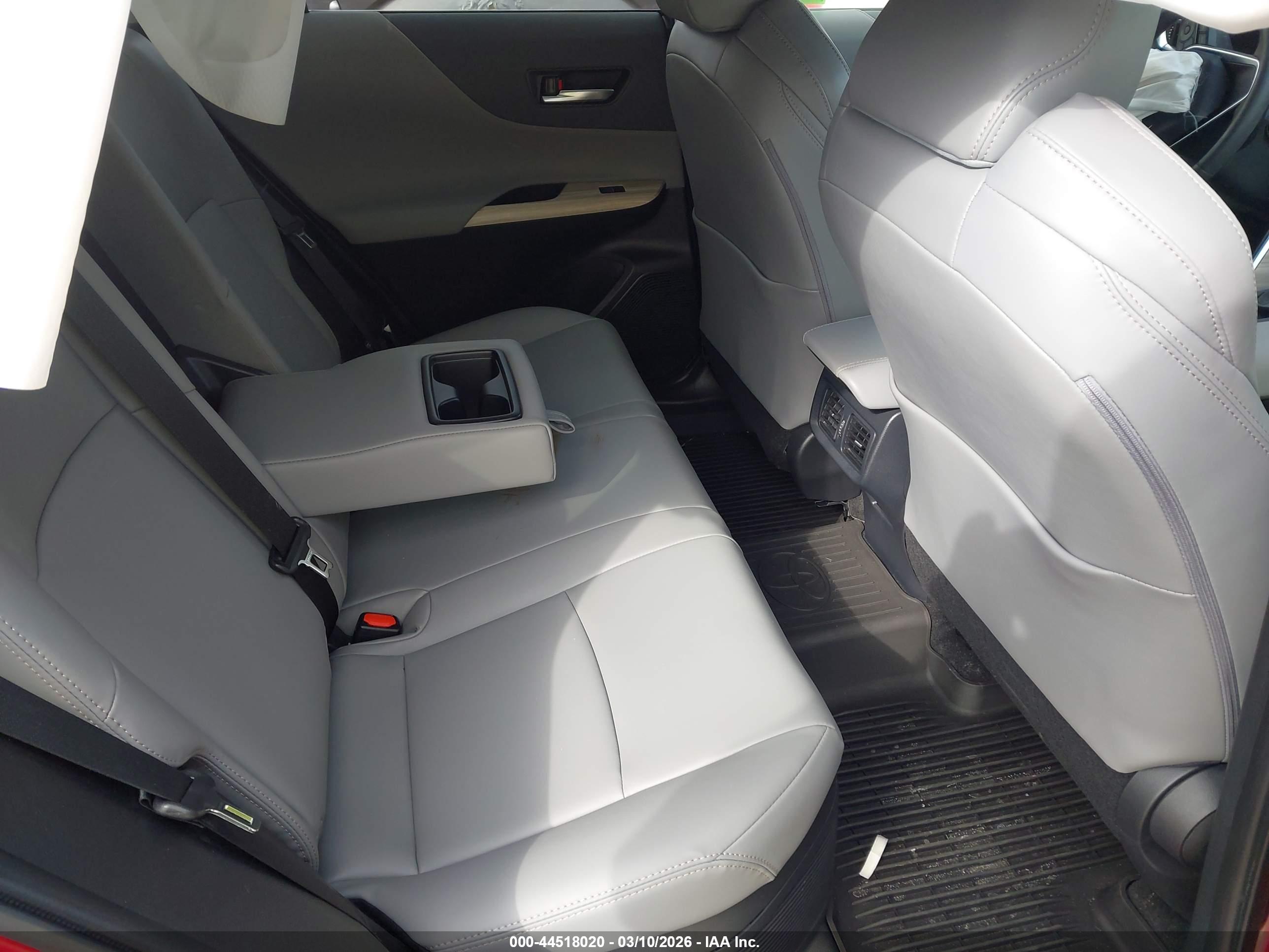 TOYOTA VENZA image 8