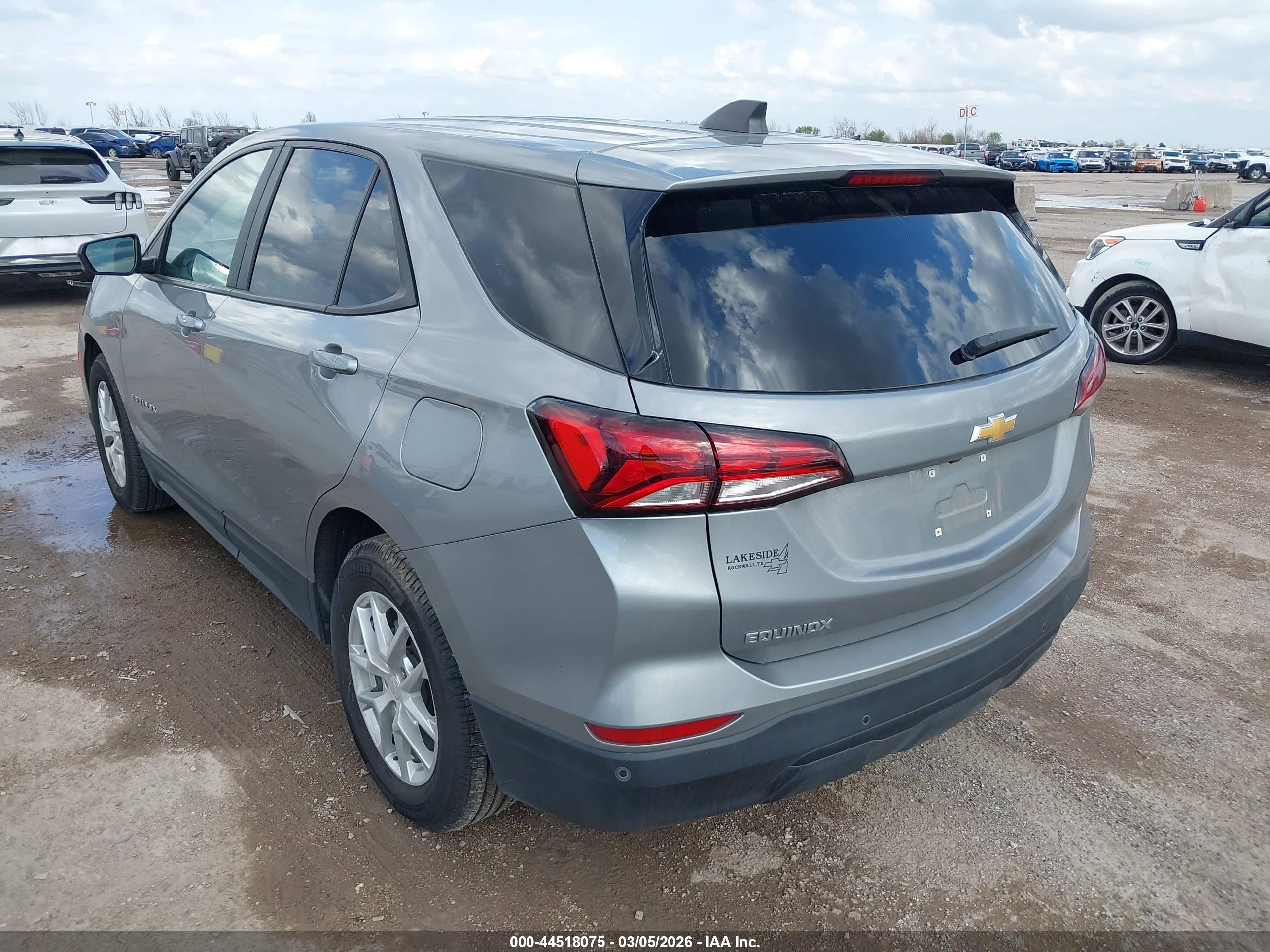 CHEVROLET EQUINOX image 3