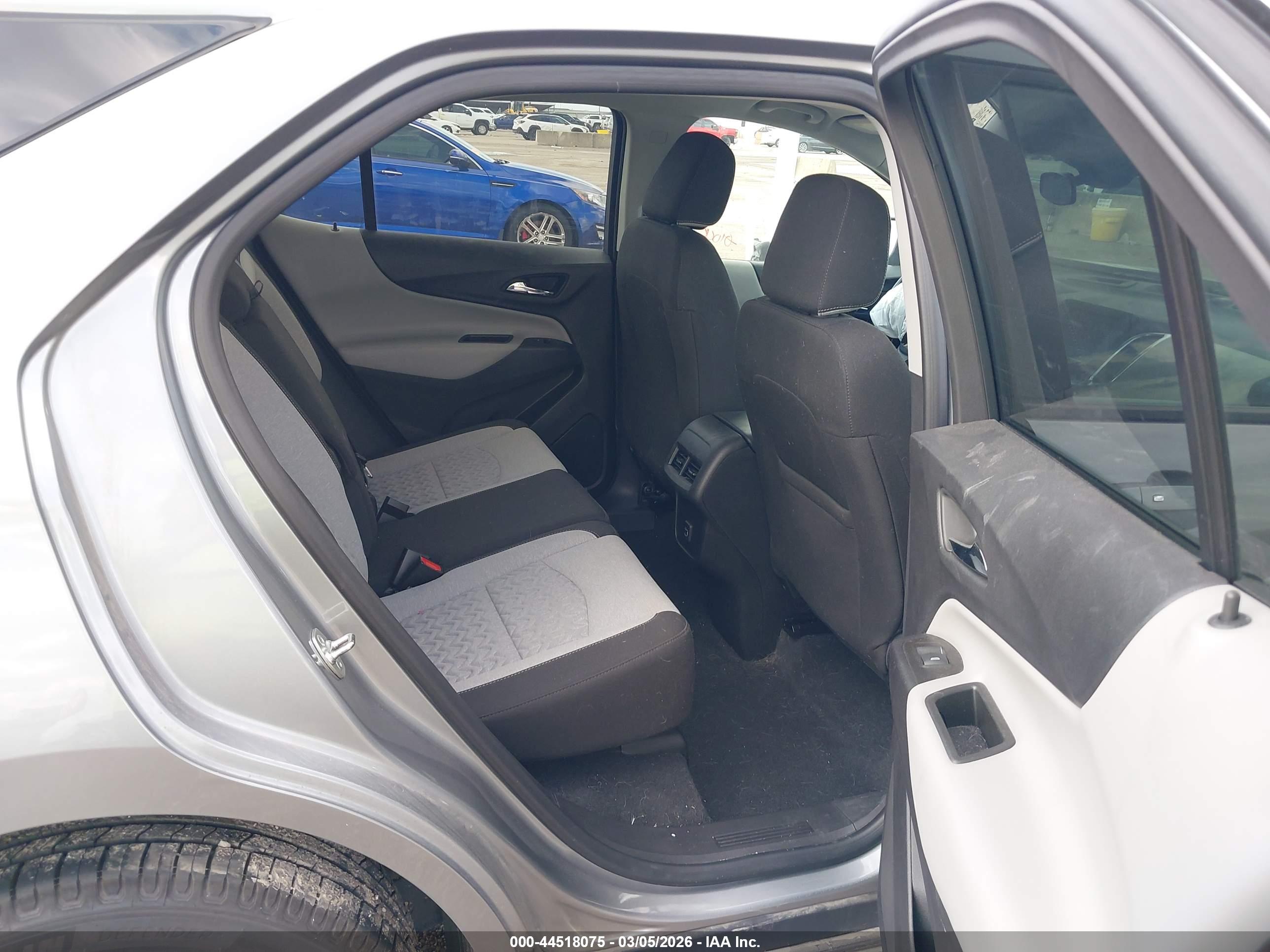 CHEVROLET EQUINOX image 8