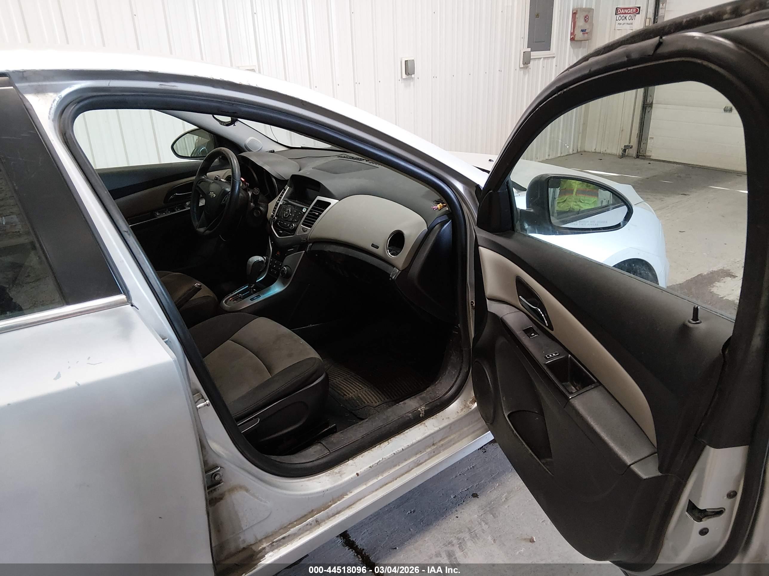 CHEVROLET CRUZE image 5
