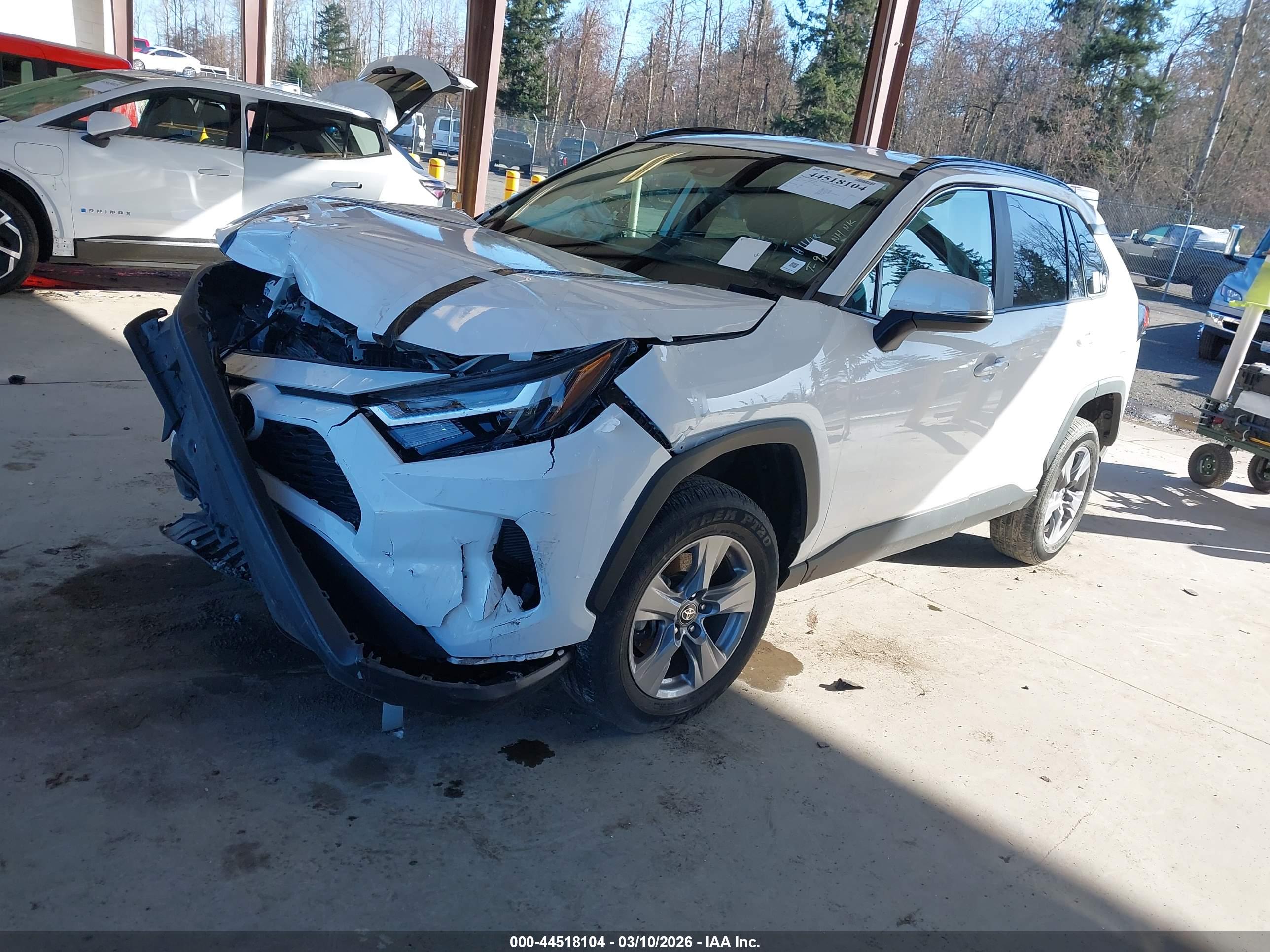 TOYOTA RAV4 image 2